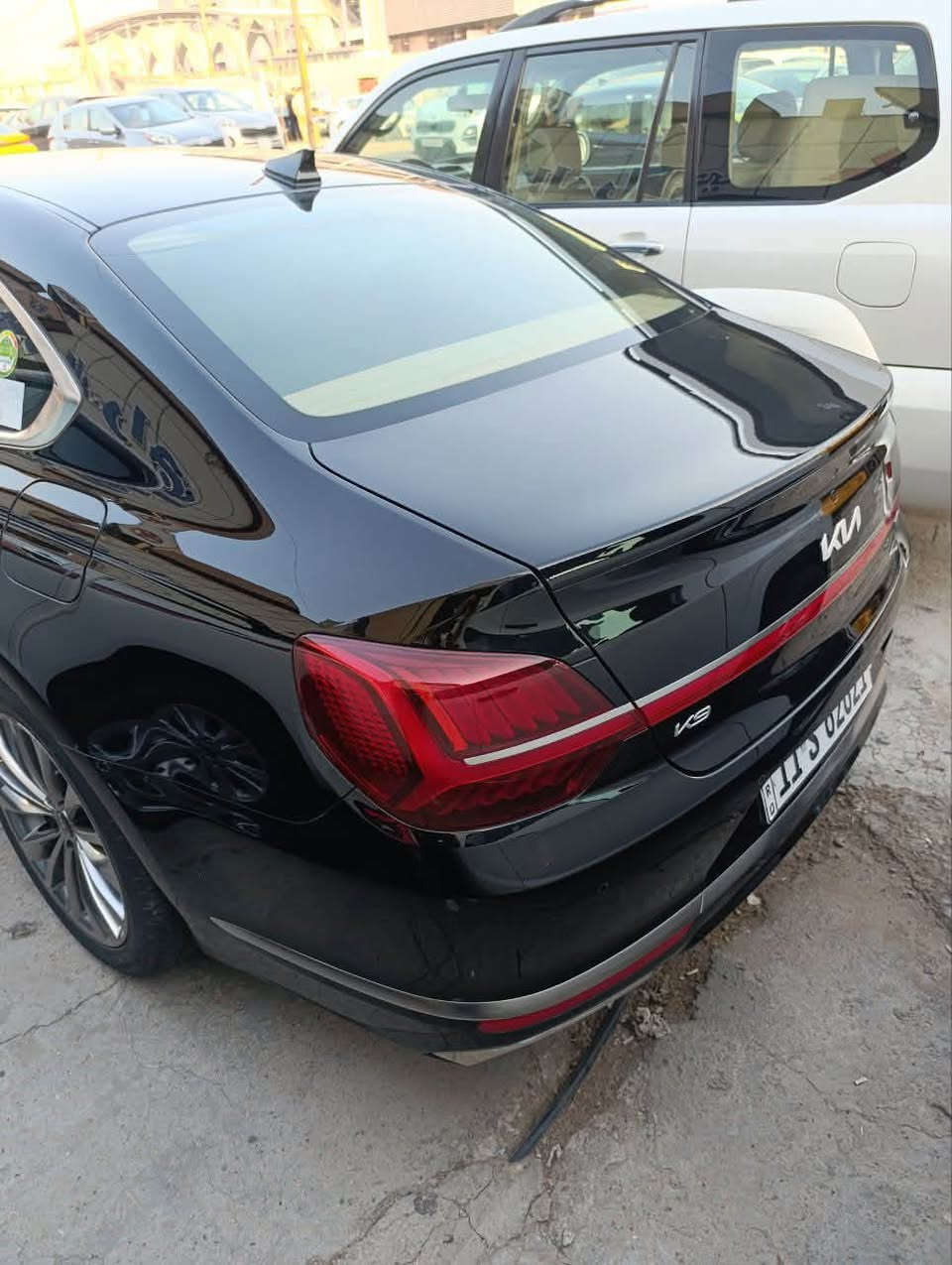 السلام عليكم سيارة كيا K9 موديل 2022 محرك 3300 تون تيربو 6 سلندر سياقه اليه تحديد مسار نقطة عمياء تقديم وترجيع ريموت سياقة ذاتية بدون ساىق فتحت سقف تدفئه تبريد بالكشنات بيبان شفط اربع بيبان بصمه كشنات كهربائيه ثلاجه استيرن كهرباء كامرات دوار 360 درجة بردات كهربائية رادار امامي خلفي وارد كوري السيارة فول مواصفات للاخير السيارة رقم بغداد باسمي السعر 230 ورقه للاتصال ***********
