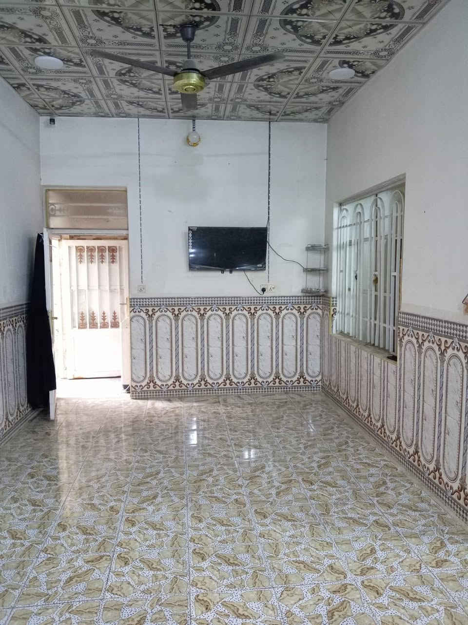 سلام عليكم بيت للبيع زراعي مساحه ٢٤٠متر العنوان النجف كوفه سهله وقريب عله منطقة شبيلي وقريب عله جسر الإمام علي تصال عله رقم ***********
