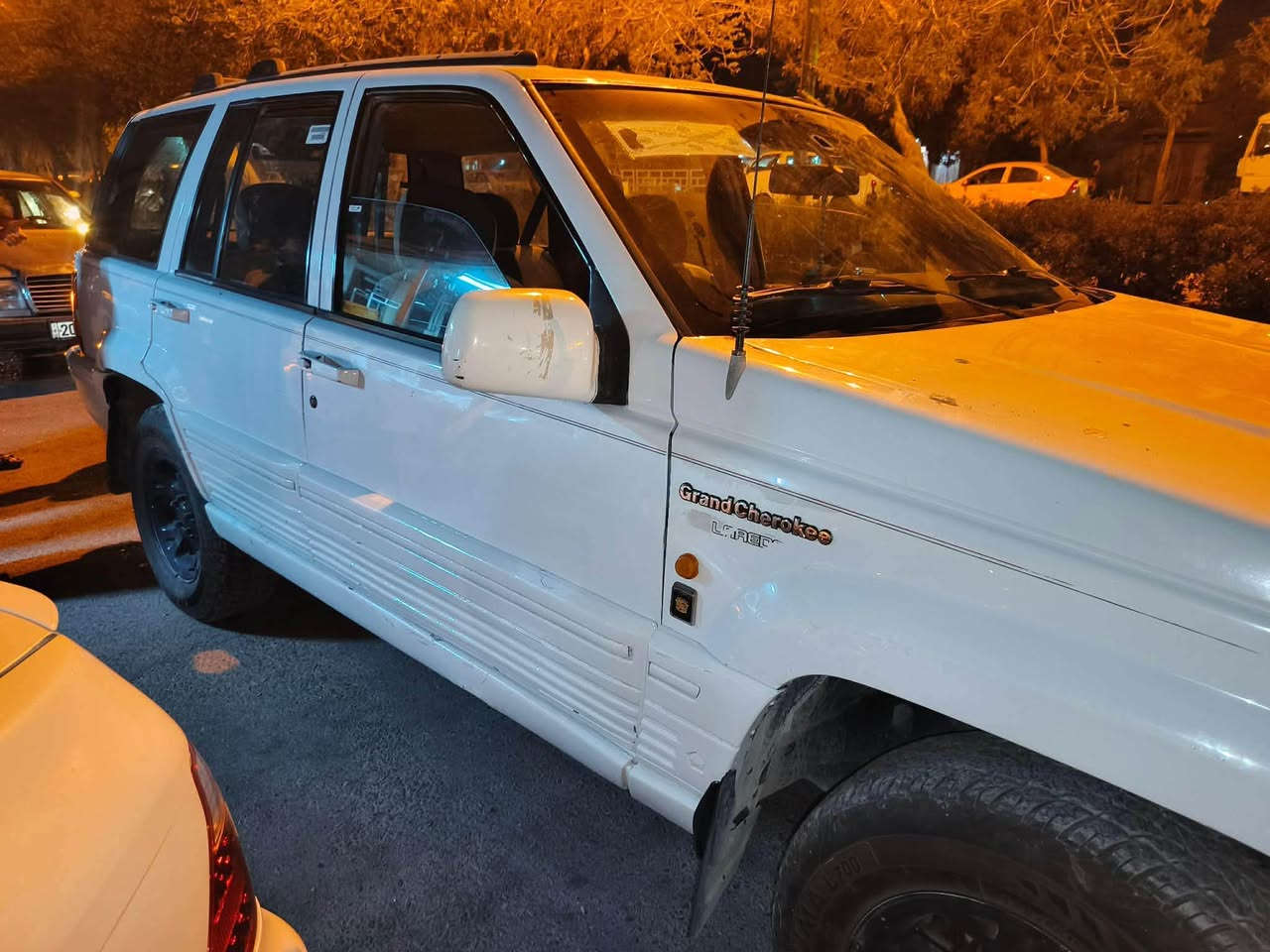 جيب شيروكي 1994
محرك بطه VVT2500 مجول
سياره جاهزه مابيها نقص 
تدفئه تبريد
محرك وكير خير من الله لا صرف ولا تبخير
4 تايرات جدد لوك 
سياره مابيها نقص
***********
