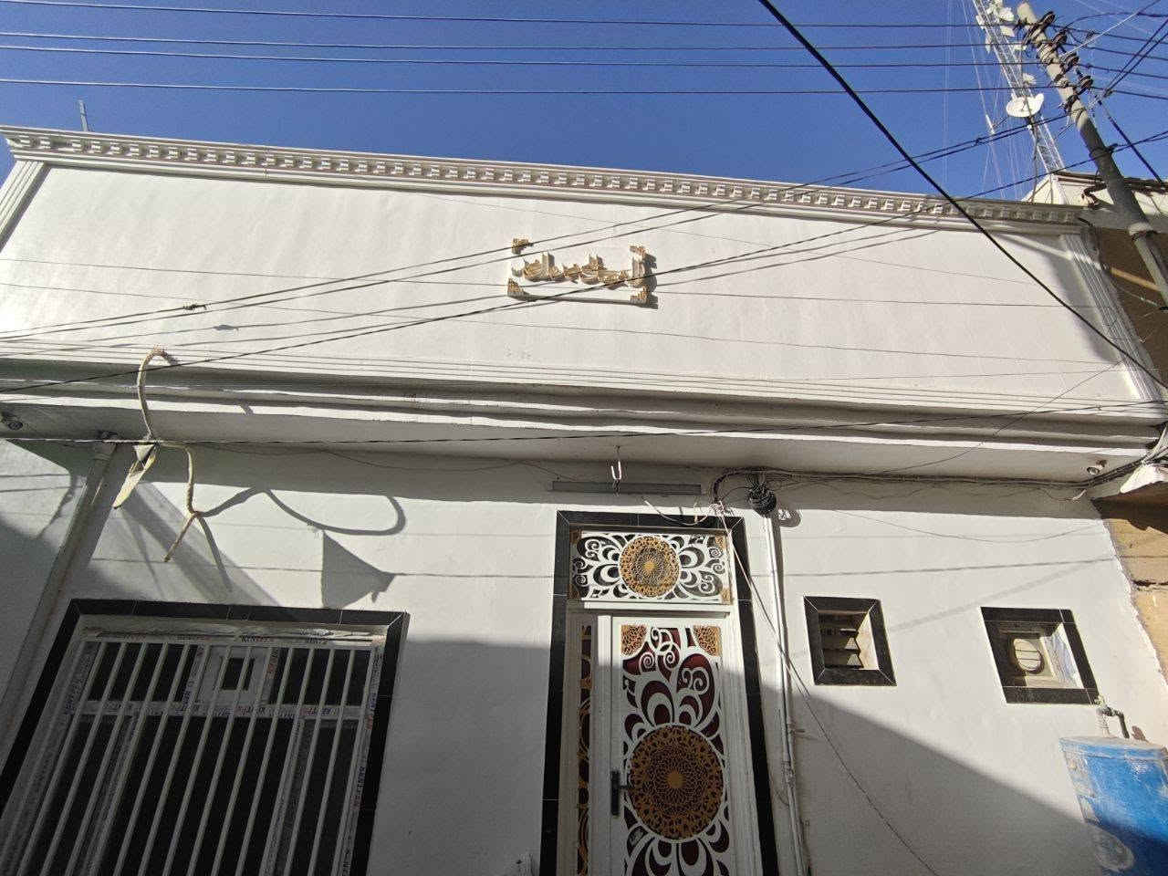 سلام عليكم
بيت للبيع في كربلاء المقدسة 
كنطرة السلام شارع المدرسي مساحته75م سند 25
واجهيه 8 نزال 9

_ بيت يتكون من طابق ونص 
الطابق الاول استقبال وصالة وغرفه نوم ومطبخ وصحيات 

الطابق الثاني سطح وغرفه نوم ومخزن 

طريق الزوار ويبعد عن الامام 3دقايق  _كافة خدمات
السعر 70 وبي مجال الاتصال على الرقم او وتساب ***********
