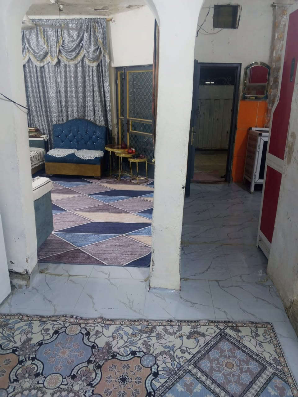 دار للبيع او مرواوس وفرق بصيط مساحة 100مبربع العنوان شهداء البياع قرب حسينيه حسن العسكري بشارع البستان قريبه علا مولد فرع السواق السعر على الخاص رقم ***********
