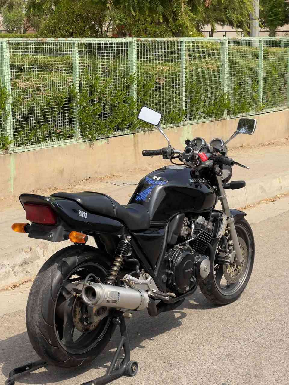 سلام عليكم بطح للبيع (CB400)
طاير للطاير مكفول كفاله عامه(***********)
بدون اوراق بدون رقم فقت مكاتبها
سعر ماتور (15$) بيها مجال قليل 
مكان ماتور كركوك ساحه طياران
