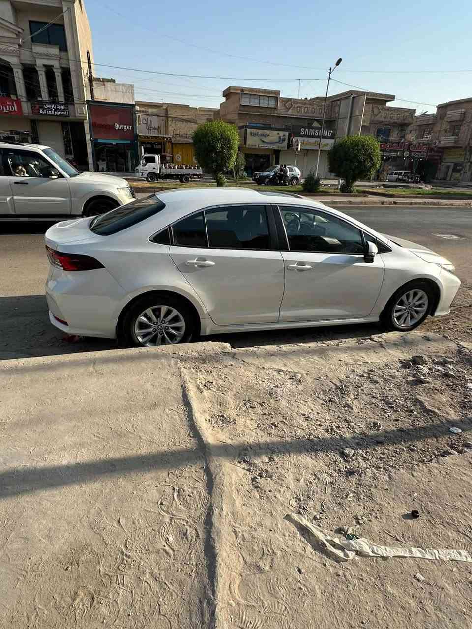كورلا خليجي ساز
بيها ضربه بسيطه موجود صوره الضربه بلمنشور
ماشيه ٤٢ 
السياره كلش نضيفه 
***********
مكان السياره الحريه الدولعي
