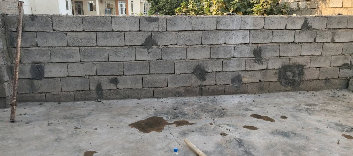 السلام عليكم يوجد كادر متخصص بالبناء واللبخ وتفليش الصبات تعديل البيوت من الداخل وجميع الاعمال/***********
