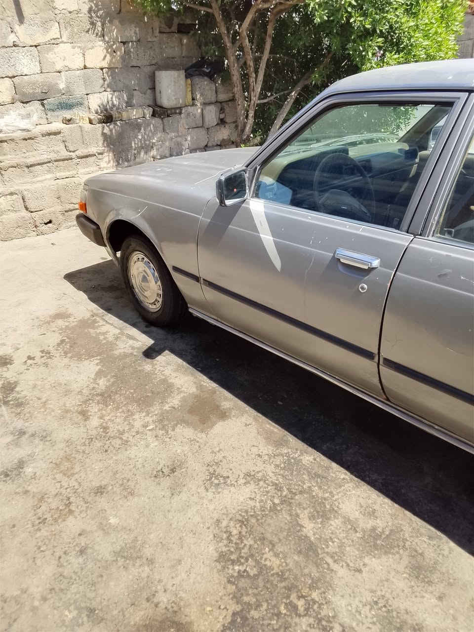 السلام عليكم للبيع كرونا موديل ١٩٨١ رقم بغداد انكليزي بسمي محركها كايم خمسة كير كهربائيات شغالة تخم تاير سعرها ٢٦ هاتف ***********
