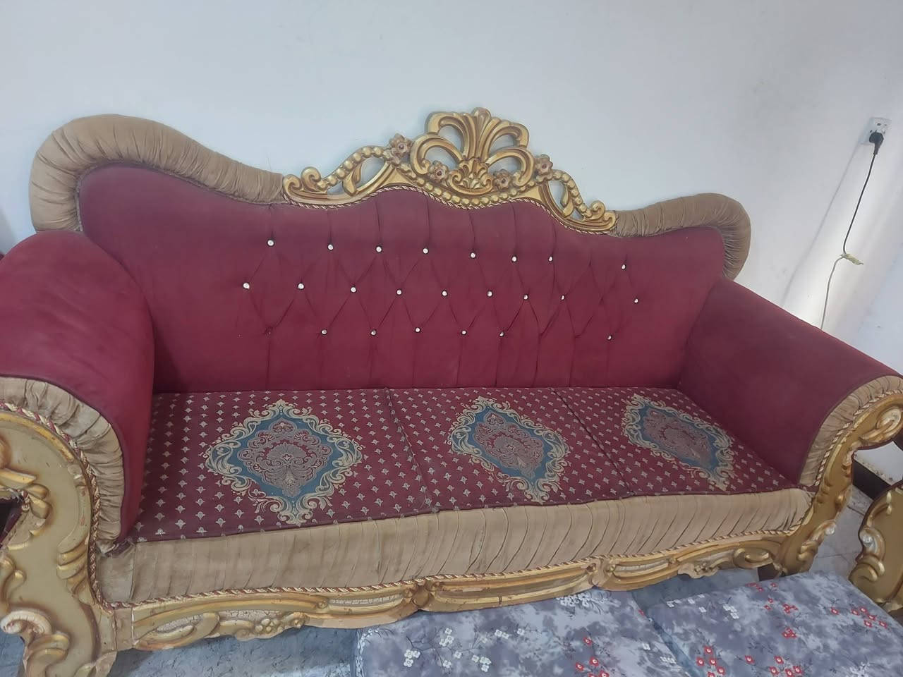 السلام عليكم غراظ للبيع غرفه تركيه مع بلازمه جم ٤٣ الحافظ بدون نت مع تخم ١٠مقاعد العنوان بغداد المدائن ماعندي توصيل الاستفسار ***********
