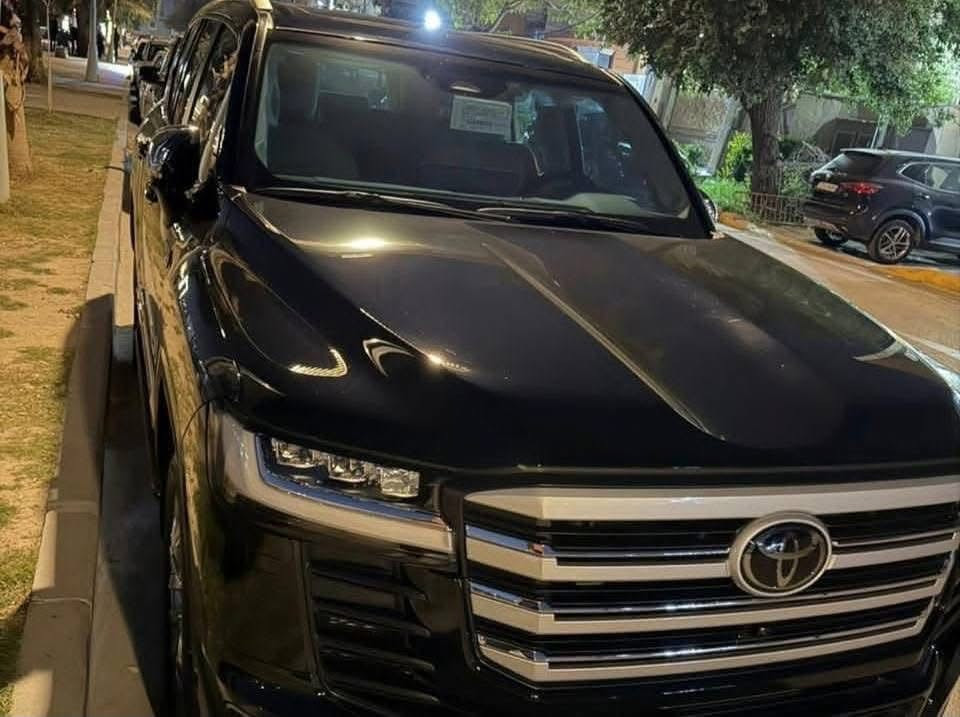 السلام عليكم
البيع لاندكروز موديلها ٢٠٢٥ ساز ام الضمان  
مغلفه ppf ضمان 
مواصفات السياره VX. تون تيربو هايبرد HEVعالميه السياره
مواصفات VIP السياره الي جانيه يعرف قيمت هاي سياره تموت
رادار امامي وخلفي وجانبي وتحديد مسار ونقط عمياء ومانع تصادم و5 كامرات محيطيه و شاشه اصليه وسماعات JPL
ترايش نيكل نفخ والسياره لون الاسود المفقود من السوك 

ماشيه السياره 14 الف km تبديل في شركه ساز 

مكاني بغداد وتواصل ع رقم 

مكاني بغداد وبسمي ورقم بغداد
***********
