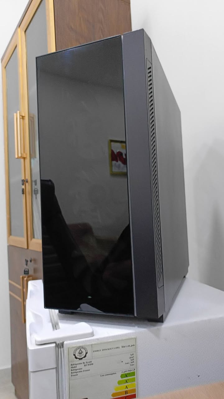 أخي الكريم 
المواصفات :
المعالج :      i5-11400
الكارت :       داخلي (( من المعالج)) 
المذربورد :        ASUS PRIME B560-PLUS
الذاكرة :     3200MHz.    16GB 
التخزين :      1T HHD 
                  128GB SSD.               
المبرد :    هوائي 
الكيس :    من ديب كول ((أسود )) 
الباور :       550W 
الجهاز نظيف جداً بس اكو مشكلة بل SSD في الالعاب هل هي تقنية ام تحل بل تحديثات لا أعلم 
السعر 400 الف 
للتواصل *********** واتساب
