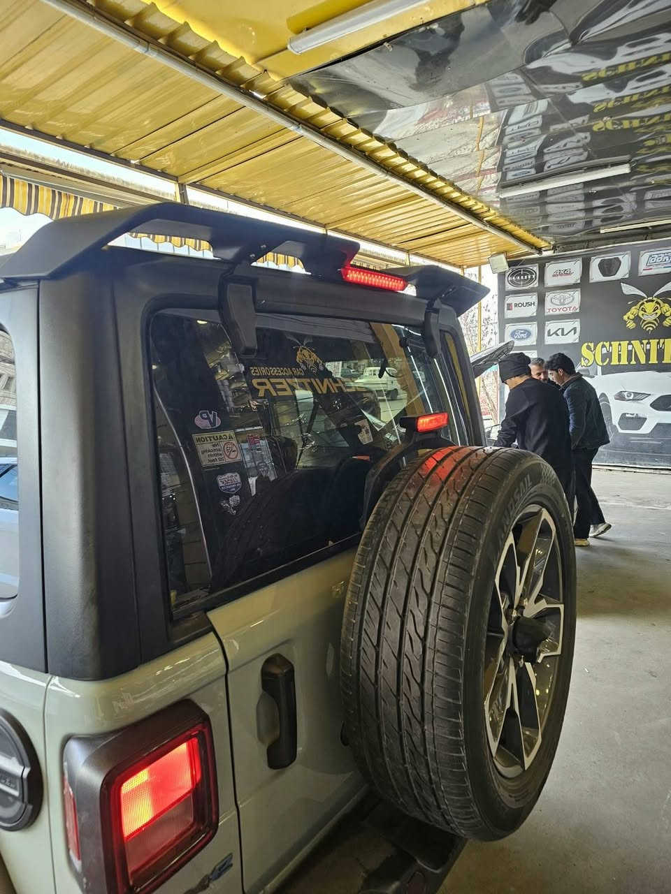 جيب رانجلر (Jeep Wrangler) للبيع في بغداد 🚗💨
السلام عليكم.مكلف بالنشر
​المواصفات والتفاصيل:
​نوع السيارة: جيب رانجلر (Jeep Wrangler).
​اللون: رمادي إسمنتي مميز (Cement Grey / Sting Grey).
​الحالة: ممتازة جداً ونظيفة، مظهر رياضي وجذاب.
​المكان: بغداد.
​
​💰 السعر المطلوب:
3 دفاتر و 25 ورقة - قابل للتفاوض البسيط للجادين.
​📞 للتواصل والاستفسار:
​رقم الهاتف / واتساب: [***********]

نص مكتوب في الصور:
- مرر للأعلى لاستعراض الفلاتر إضافة شرح... ابو رزاق