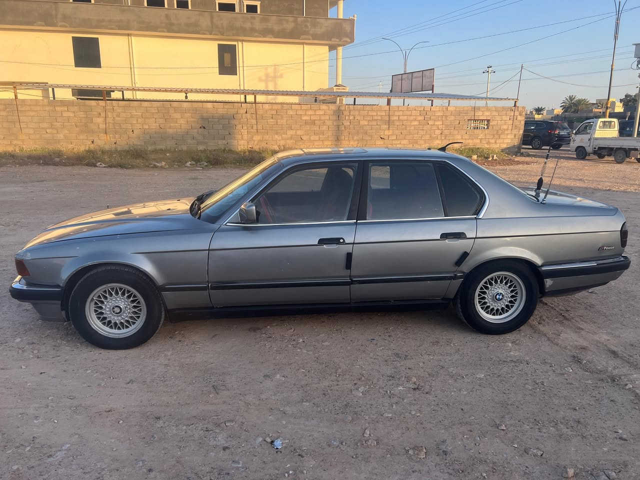 السلام عليكم 
 BMW 735 
سته سلندر 
لون رصاصي 
كشنات كهربائية 
كير محرك شغال 
صدر خلفي امامي جديد 
تخم تايرات جديد 
مكانها القائم 
للبيع سعر خاص 
 ***********
***********
