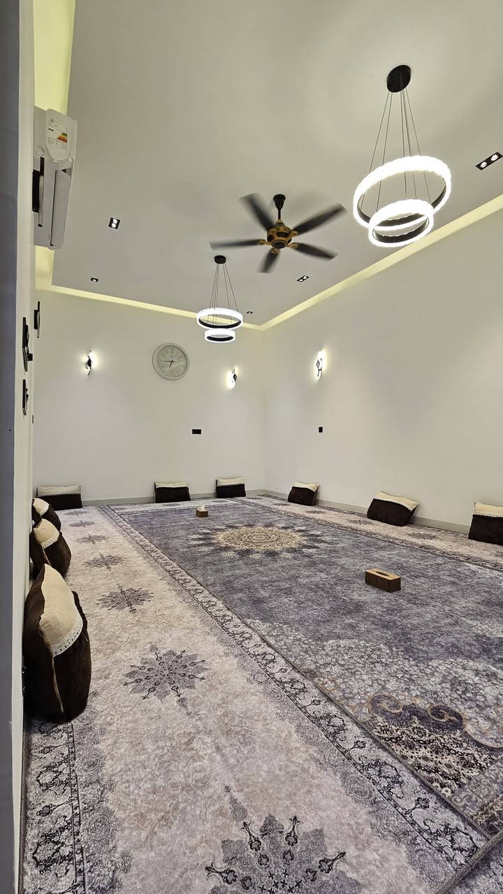 "رحلة إبداع تنتهي بواقع جميل،تم بحمد الله اكمال تصميم وتنفيذ،مشروع منزل بمساحة ١٧٠ متر مربع في محافظة النجف ناحية القادسية لاخ العزيز مهندس عبدالله هادي الكيم Abdallah Hadi  وبطراز الحداثة ،كانت مرحلة التنفيذ مرحلة صعبة  لكن بفضل الله تمت بنجاح وان شاء الله ينال اعجابكم  . 🏡✨
​المهندس المعماري: قتيبة طراد
ارجو المتابعة والاعجاب فضلا لتصلكم جميع اعمالنا ونصائحنا بمجال البناء والتصاميم وللتواصل على صفحتنا الرسمية او الرقم التالي
***********
​#تصميم_هندسي #عمارة_مصرية_وعصرية #إشراف_هندسي #هندسة_معمارية
