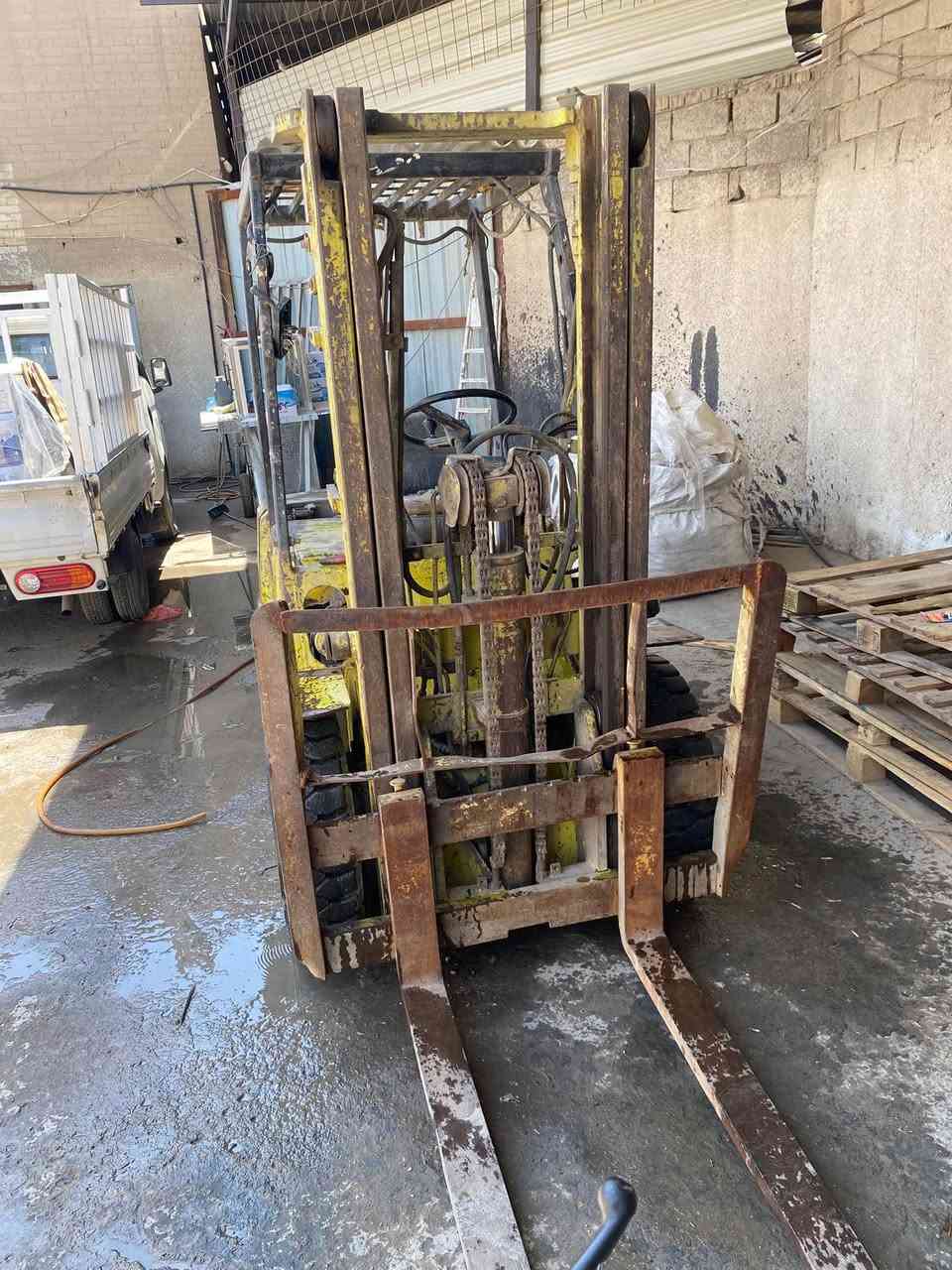 رافعه شوكيه للبيع موديل ٩٤ كير ومحرك جديد حموله ٢ونص طن للاستفسار الاتصال ع الرقم ***********
