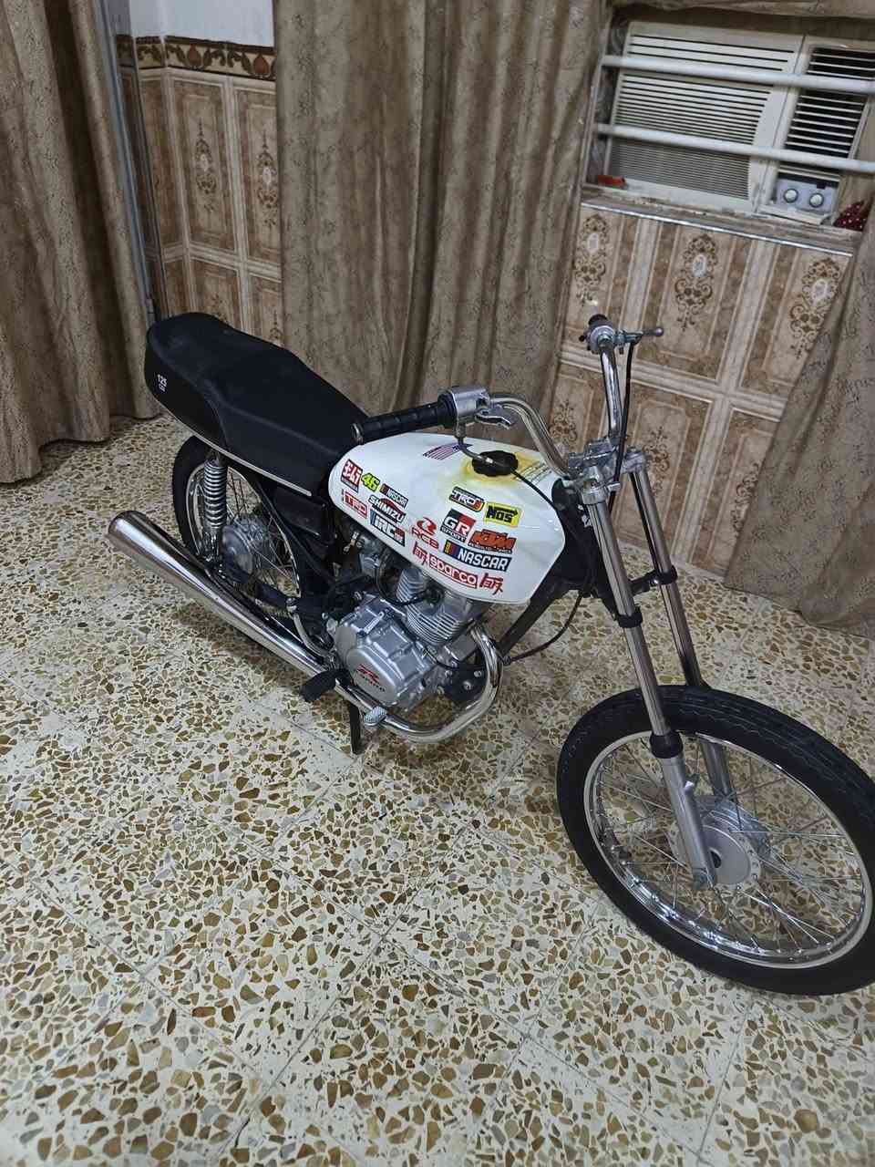 دراجه اربع كير كلك كلك كلك رقم شاصي موجود اوبليته موجوده شاصي 16ووراقه ضاعت دراجه عوزه غراض بصيطه محرك عل سحك صاله شهر متروكه دبلات جديد دراجه حلوه سعره 500اوبيه مجال الموشراي ليتعبني 

‏‪***********‬‏واتساب
