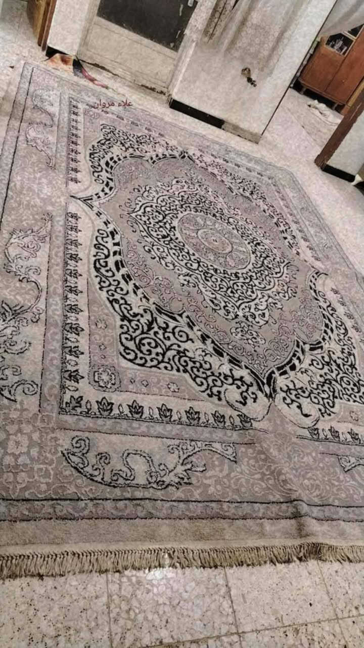 السلام عليكم غراض نضيفه جدا
الزوالي 2 على 40 الف 
برده الخضره على 20
البرده الثانيه على 70
المكان بغداد منطقه الباويه 
للاستفسار الاتصال على الرقم *********** واتساب 
مندوبه سجى

نص مكتوب في الصور:
- علاء مروان
- پرده مخمل