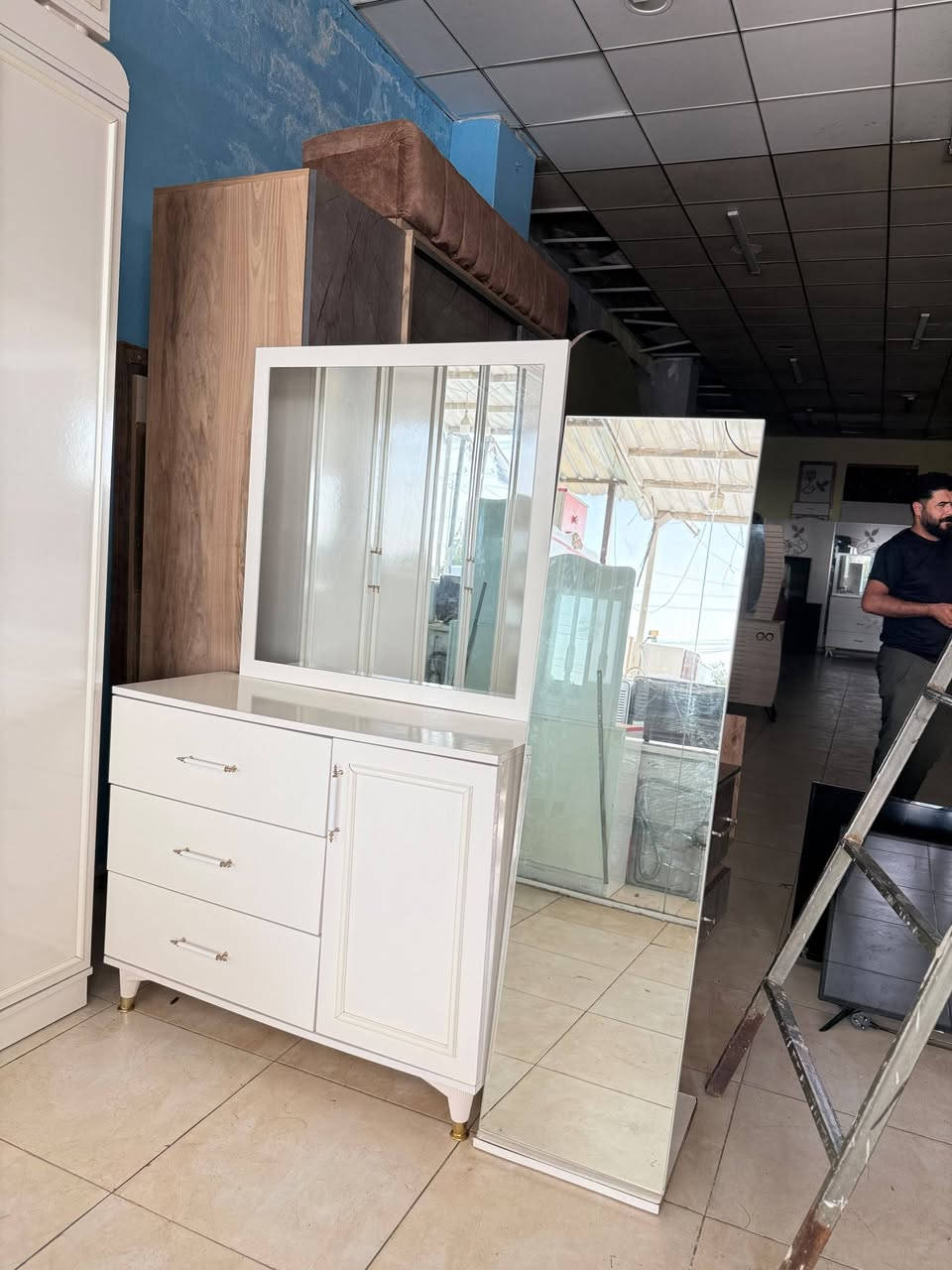 غرفه نوم ابواب تركي نضافه 80%100 بسعر 500 الف فقط شد ونقل مجانا داخل اربيل توصيل الموصل 50 الف فقط التواصل ع ارقام التاليه *********** وتساب
