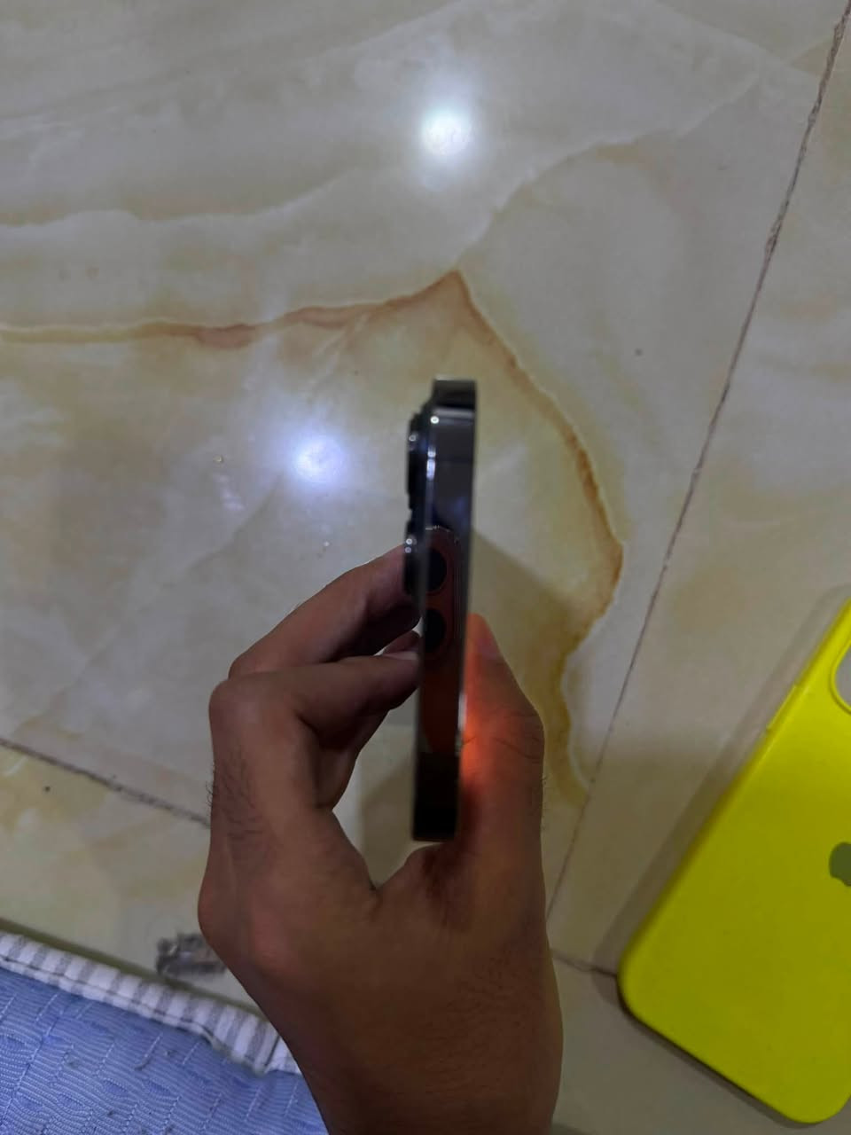 السلام عليكم
13 pro max للبيع

ذاكرة ٢٥٦ بطارية ٧٧ مَمفتوح بي نقطة بالشاشه مثل ما واضح بالصور فيس ايدي شغال الجهاز نظيف عدا النقطة البي سعره ٤٠٠ بي مجال مكاني كوت مركز المدينة 

اتصال او واتس ***********
