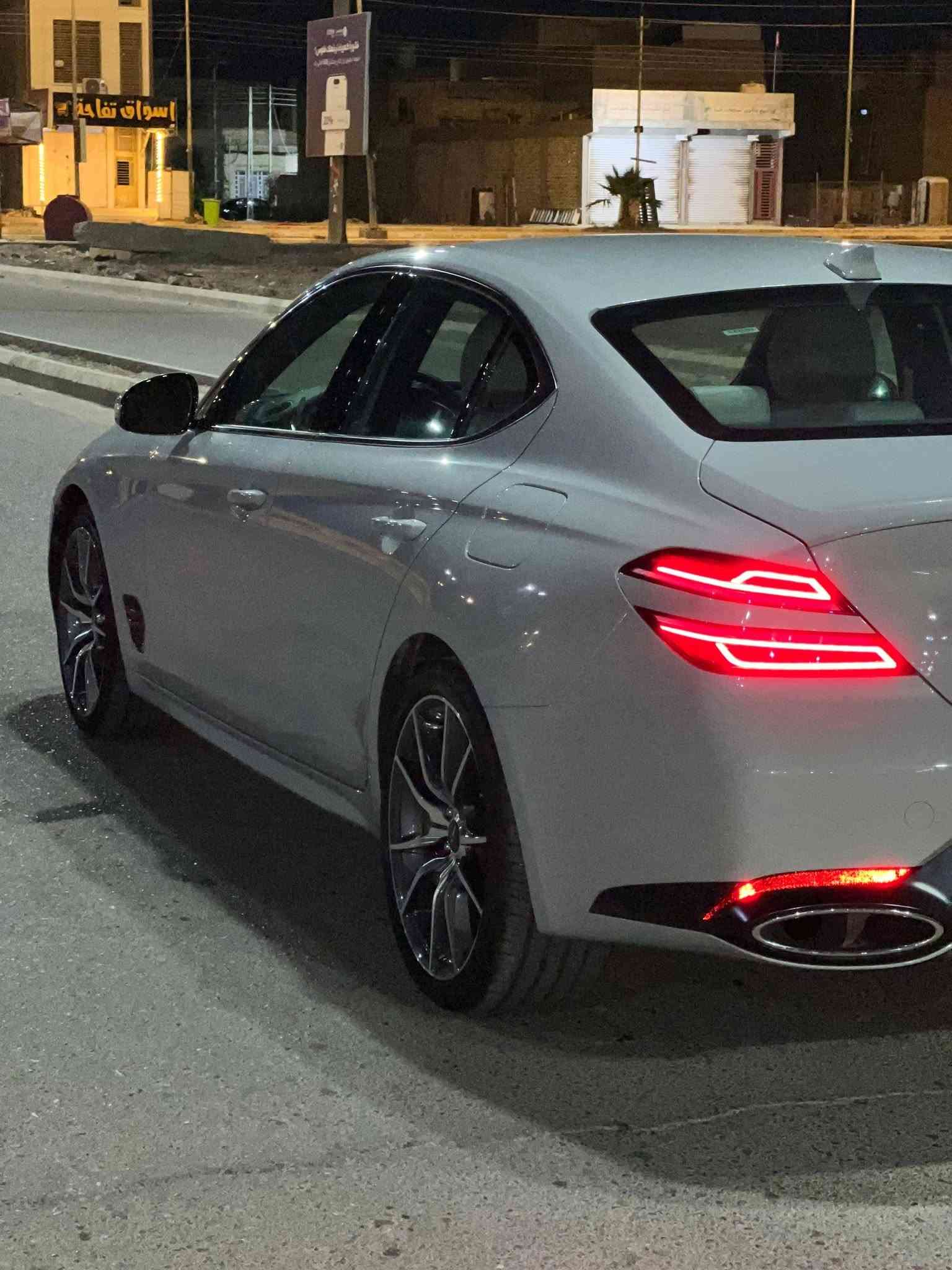 السلام عليكم …
سيارة مرقم كتاب شهداء ميسان وكاله عامه 
Genesis “G70” 2025 
لون مميز♥️
4 سلندر توربو 

مواصفاتها 
رادار امامي 
رادار خلفي 
رادار جانبي 
كاميرة خلفية 
شفتات ستيرن 
انضمة قيادة 
ايكو نورمال سبورت  سبورت بلاس
تدفئة ستيرن 
كشنات كهرباء 
شاشة كار بلاي اندرويد اوتو 
كشنات تدفئة 
تشغيل عن بعد 
بصمة
اشاير بلمري 
قيادة ذاتية 
مثبت سرعة 
نقطة عمياء 
جنطة كهرباء
والمواصفات البقية معروفة بالجينسز
 
ماشيه 9 ميل 
حادث السيارة جاملخ صفحة السايق  مصلح نفس ومصبوغ والبنيد بي تعديل بارد كلش بسيط السيارة  
السيارة امانة الله حيل حيل نضيفة 
مكاني بلعماره 
 *********** وأتساب فقط
