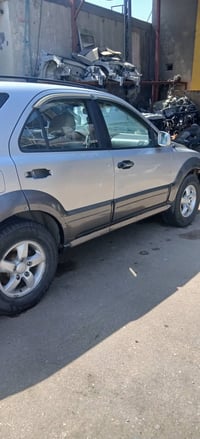 سورنتو٢٠٠٩ للبيع سباره جاهزه كير مكينه نضيفه تدفئه وتبريد شغال السباره...