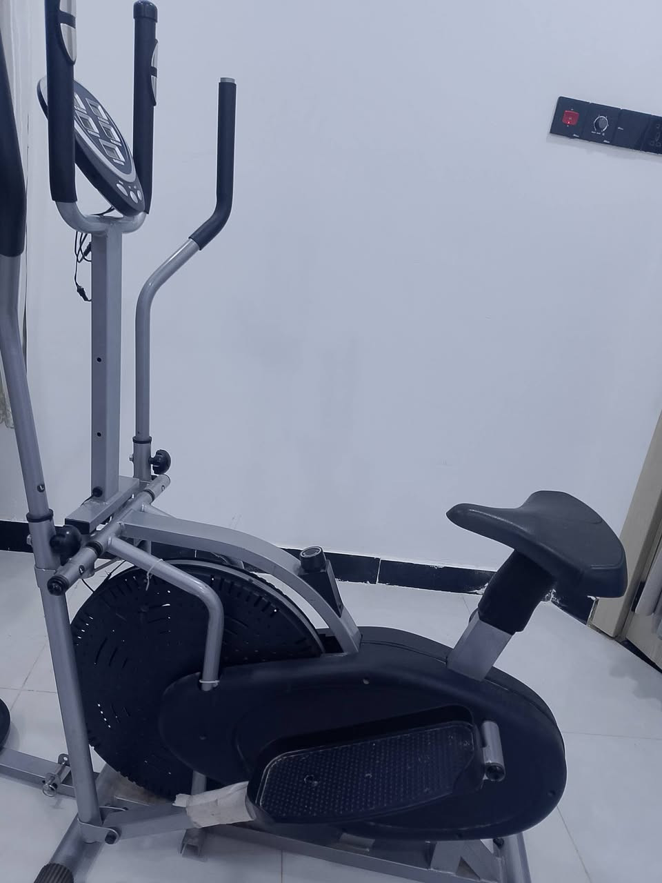 مكافة بالنشر 🔥🔥 جهاز جري رياضي   نضيف مستعمل قليل السعر  ١٠٠الف والشراي يتصل ***********
