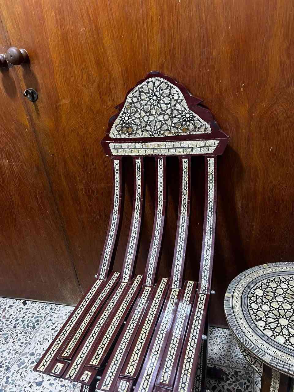 السلام عليكم اخوان متوفر للبيع سيت طبلات عدد 4 وكراسي عدد 2 ارابيسك صناعة مصرية ورايدهم بسعر 400 الف دينار  وبيهم مجال بسيط وللاستفسار على الرقم *********** / ابو لارا وموجود على الرقم واتس اب
