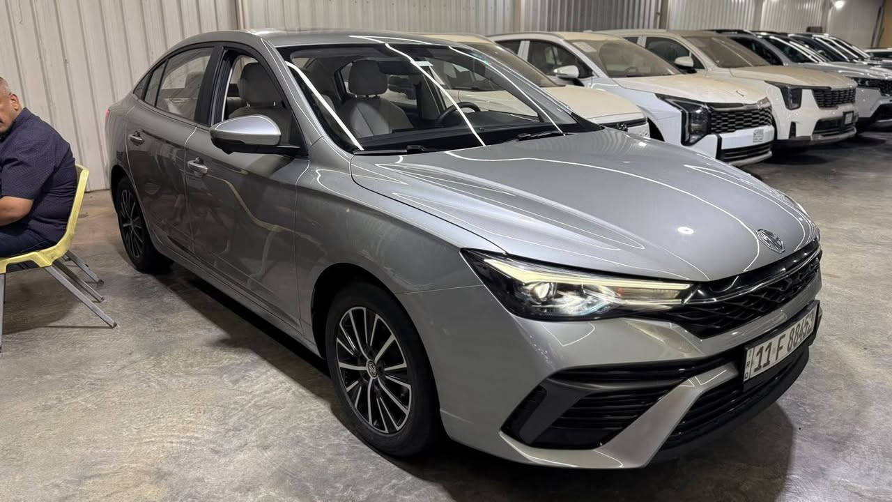 🚗 السلام علكيم للبيع او المراوس حسب القناعه   
mg 5 motor ضمان صيانه تبديلات الدهن مجاني بانزين 
رقم السيارة بغداد 
  🛣️  المسافة المقطوعة      - 4000   الف كلم فقط 
------------------------------------------------------------ 
✅ المواصفات:   
✅ الموديل: 2025
✅ الحالة: كفاله عامه من كلشي سياره بحالة الزيرو 
🔹 قطعتين تبريد
🔷وضعيات القياده Dirve mod 
🔷 هند بريك بصمه
🔷 فتحه سقف 
🔷 داخل جلد لون ابيض 
🔷 داخل خمس كامرات 
🔷 شاشه وسطيه تدعم car play
🔷 مثبت سرعه
🔷 كراسي كهرباء 2
🔷جامه سايق AUTO 
🔷كراسي تدفئه
🔷 باقي المواصفات معروفة 
السيارة اعلى مواصفات MG فول الفوول 5 كامرات 
📍 السيارة متوفرة في بغداد - الكريعات 
📞 للأستفسار الاتصال على الرقم 
***********
