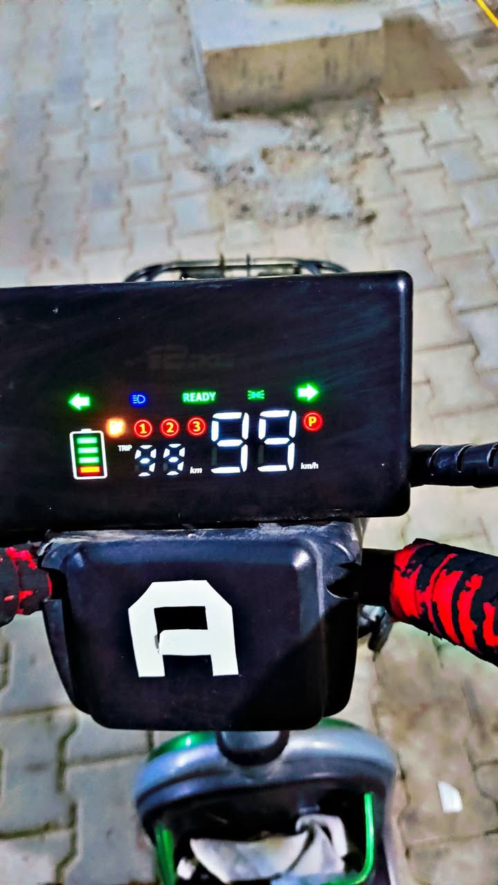 سلام عليكم  بايسكل شحن حجم 24 نضيف 
للبيع  سعر 300 الف وبي مجال 
عنواني كربلاء البوبيات 
للتواصل: ***********
ناقصه فقط بنز خلفي مايكلفك 3000 دينار
