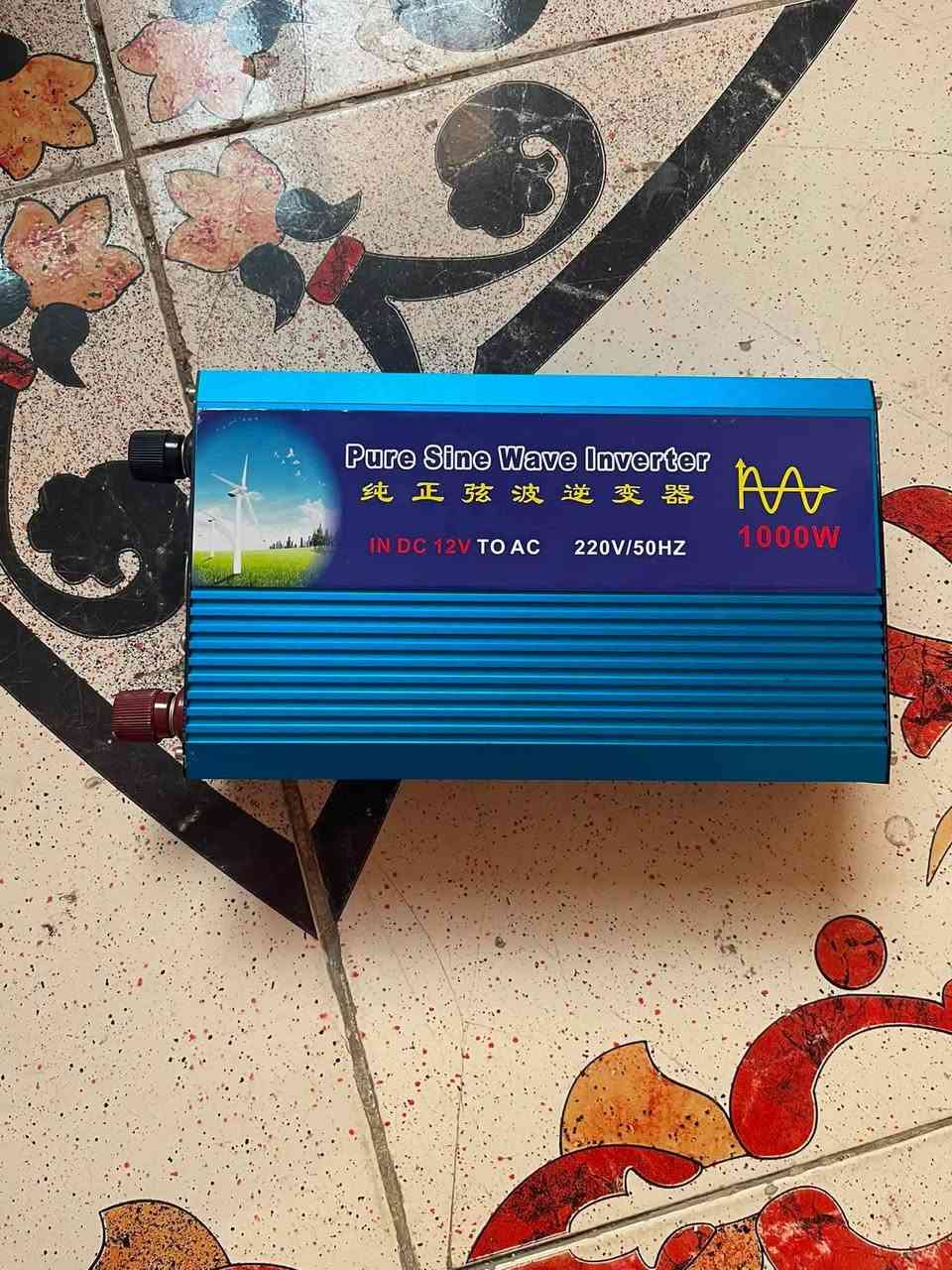 إنفيرتر) موجة جيبية نقية بقدرة 1000 واط (Pure Sine Wave Inverter)، يقوم بتحويل التيار المستمر من بطارية 12 فولت إلى تيار متردد 220 فولت بتردد 50 هرتز.الجهد الداخل (Input): 12 فولت تيار مستمر (DC 12V)الجهد الخارج (Output): 220 فولت تيار متردد بتردد 50 هرتز (220V/50HZ)القدرة (Power): 1000 واط (1000W) بموجة نقية تناسب الأجهزة الحساسة
إنفيرتر) موجة جيبية نقية بقدرة 1000 واط (Pure Sine Wave Inverter)، يقوم بتحويل التيار المستمر من بطارية 12 فولت إلى تيار متردد 220 فولت بتردد 50 هرتز.الجهد الداخل (Input): 12 فولت تيار مستمر (DC 12V)الجهد الخارج (Output): 220 فولت تيار متردد بتردد 50 هرتز (220V/50HZ)القدرة (Power): 1000 واط (1000W) بموجة نقية تناسب الأجهزة الحساسة 
***********
