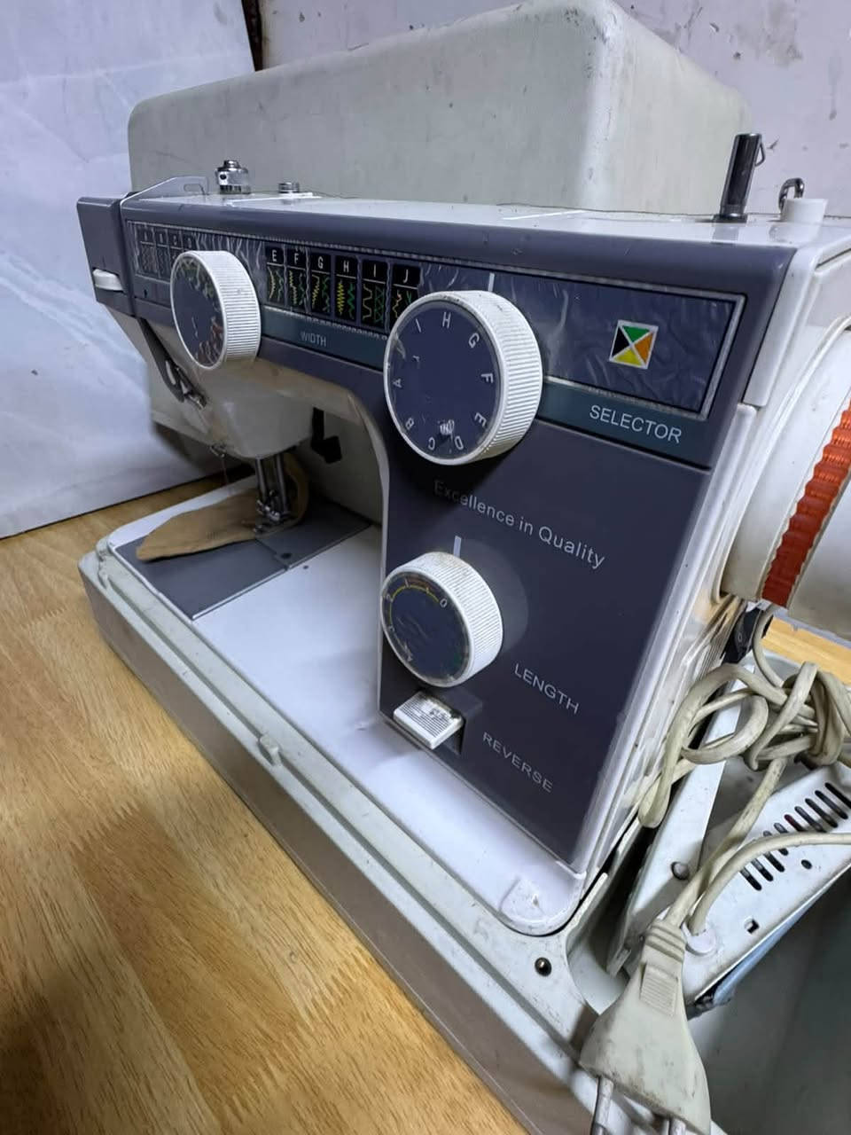 مكينة برذر خياط وتطريز  نظيفة جدا سعر 90 الف 

***********
