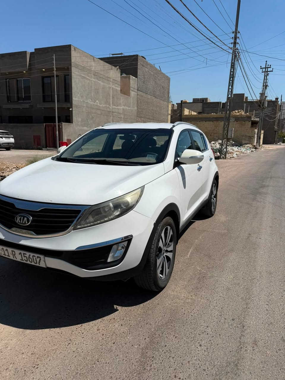 سبورتج 2014 للبيع
ماشية 105 الف حقيقي 
بيه طخه بالجاملغ الايمن الامامي ومصبوغ والصندوك صبغ 
مواصفات ستندر 
كير محرك تبريد برغي ممفتوح بيهن باتري جديد 
السيارة حلوه مال بيت 
السعر 132 ورقة وبيه مجال قليل حك الجيه  مكانه بغداد الدوره
***********
