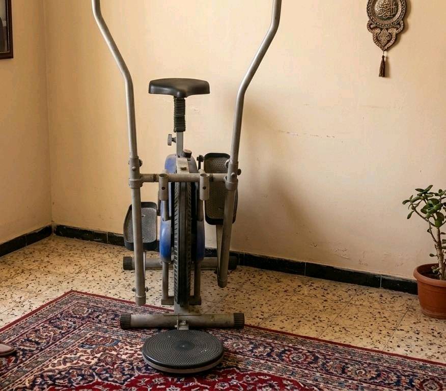 جهاز رياضي نظيف بدون اي عطل تحريك الأقدام والأرجل والبطن والجسم كامل جهاز فعال سعرة75 وبي مجال البصرة
وين موقعكم بالضبط بالبصرة؟ وهل ممكن المعاينة أو التجربة قبل الشراء؟: 
الزبير، عادي يتم فحصة
الجهاز بيه أي خدوش أو قطع ناقصة غير الظاهر بالصور؟ وكل الملحقات موجودة لو بس الجهاز نفسه؟: 
مابي قطع ناقصة جهاز كامل
من شكد مستخدمينه تقريباً؟ وهل يحتاج أي صيانة أو شد/تزييت؟: 
مستخدم بس ماعطلان ويشيل أوزان ثقيلة 
السعر نهائي لو بي مجال؟ وشلون تفضّلون التسليم: استلام من المكان لو توصيل بعد التفاهم؟: 
إستلام من المكان بعد مايشوفة ويقتنع بي ياخذة السعر بي مجال 