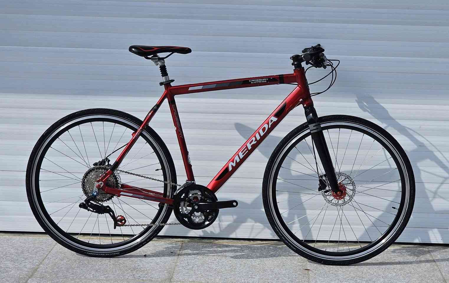 ماشاءالله وین جماعە ترحال😁
🤝 HANDMADE IN TAIWAN 👌اصلي ديزاين اوروبي

MERIDA CROSSWAY EXPRESS 700C

كامل المنيوم وزن خفيف 🚀

قياس فريم 58cm       مناسب لطول 178cm _ 188cm
كامل سيستم سرام 3 × 9      كاسيت كبيرة 42سن

بريكات دهن شيمانو mt200
تايرات خط فصفوري ٣٨مم PRISUN METRO CRUISER
بطيغات بلبرين ماركة تانك 👌🚀

بايسكل مابيها اي نقص كلهن شغاله
حد النظافه 97% 💯

للمعرفه السعر والحجز و التفاصيل خاص او واتص اب
009647707695222 

مكاني سليمانيه 🌍
متوفر توصيل لجميع محافظات العراق 🌍
