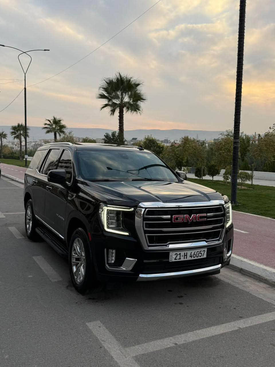 جمسي يوكن 2021 SLT فول موصفات  خليجي 
ماشيه 140 كم.      سعر ( 450$)
 تخم تاير جديد 
الرقم / سلمانيه 
كتاب تضليل 
سبيرها مانزل 
صندوك كهربه
* الموديل: GMC Yukon SLT 2021
* المحرك: V8 سعة 5.3 لتر
* القير: أوتوماتيك 10 سرعات 
* عدد الركاب: حتى 8 أشخاص. 
* 5 كاميرات / رؤية محيطية HD 
        ستيرن كهربه   
* تبريد وتدفئة المقاعد الأمامية
* تحكم كهربائي بالمقاعد
* مكيف 3 مناطق
* شحن لاسلكي للموبايل
* نظام صوت Bose
* حساسات أمامية وخلفية
* كاميرا خلفية
* تحذير النقطة العمياء
* تنبيه حركة المرور الخلفية
* مثبت سرعة
* تشغيل بصمة/عن بعد 
*********** وتساب 
*

