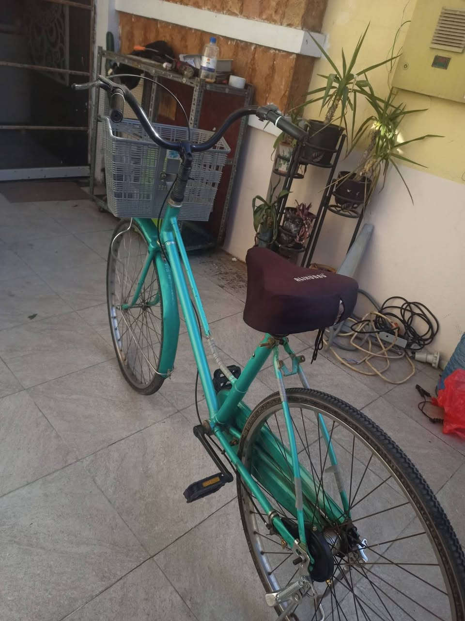 السلام عليكم.  👋
بايسكل للبيع م    🚲
  البايك لون مميز جداً  وقطعة نادرة    ✔️
البايك صنع في اليابان✅
وزن خفيف جداً 💯
الحجم.  28فريم عالي   👌
البايك مختم بكل مكان كلة ختم واحد ♣️
البريكات جدد    
التايرات تايرات جدد    
البايك كلش ناعم وسريع بلمشي ونريح بلسياقة 
البايك نضيف جداً كما موضح بلصورة 
البايسكل بلحقيقة احلة من الصور.📸
السعر55 الف وبي مجال  💬
التواصل *********** واتساب 📱☎️
العنوان: بغداد
