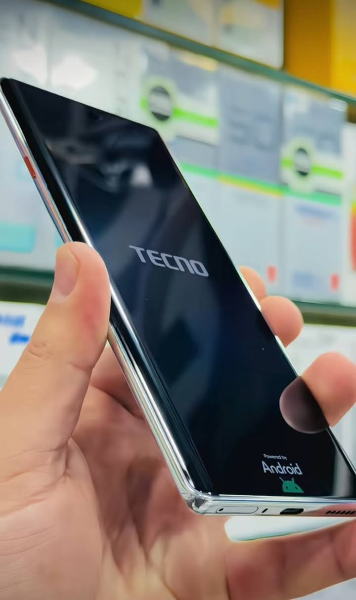 تكنو كامون 40 برو فايف جي5G ذ الجهاز بعدة بالكارتون استعمال اقل شهر جهاز كامل ملحقاته ذاكرة 256 والعشوائيه 12 السعر 350 وبي مجال قليل الاستفسار مراسلتي وتساب *********** وتساب
