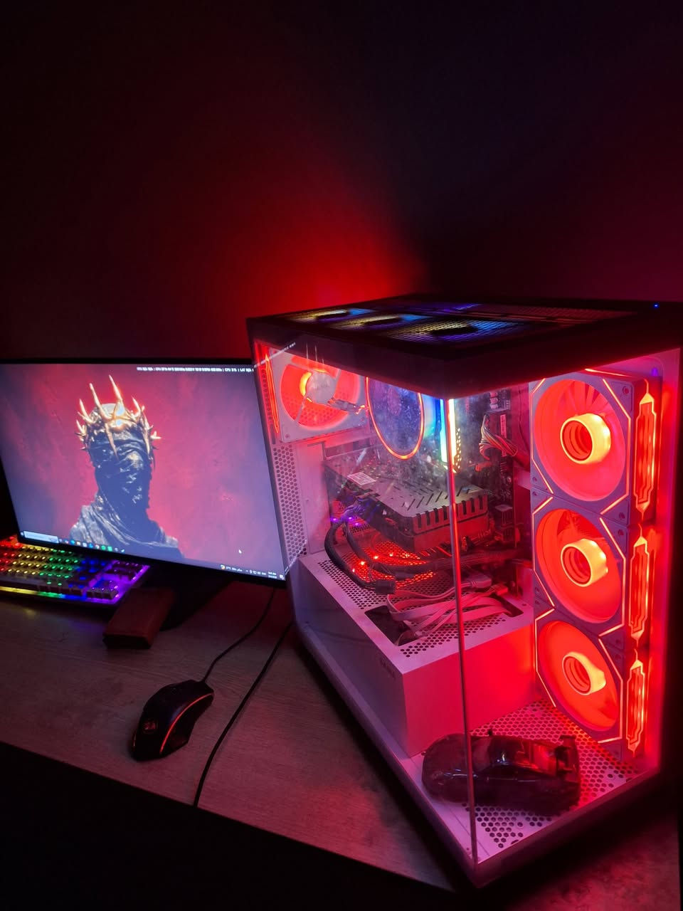 سلام عليكم pc للبيع مواصفاتها
RTX 3060 12GB 
R5 pro 3350g with Radeon Vega Graphics 
16GB 3600MHZ (2*8) Corsair 
MSI gaming plus B450
1Tb SSD SATA 
256GB SSD M.2
Power Supply 650Watt 
 Case sama SV-01
المكان بغداد الدورة حي الصحة 
***********
السعر 875 الف وبيها مجال
