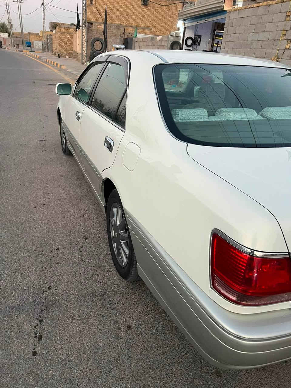 سلام عليكم ملكه خضراويه رقم ذي قار باسمي تحويل مباشر دكمتين اربع كشنات كهرباء لايت زنون لكزز يصعد وينزل السياره مكفوله من الكص والنقل والعيب الشرعي حداده جديده تواير طخم كامل قبل شهر شديته السياره كامله غير متواجد على الفيس ***********
