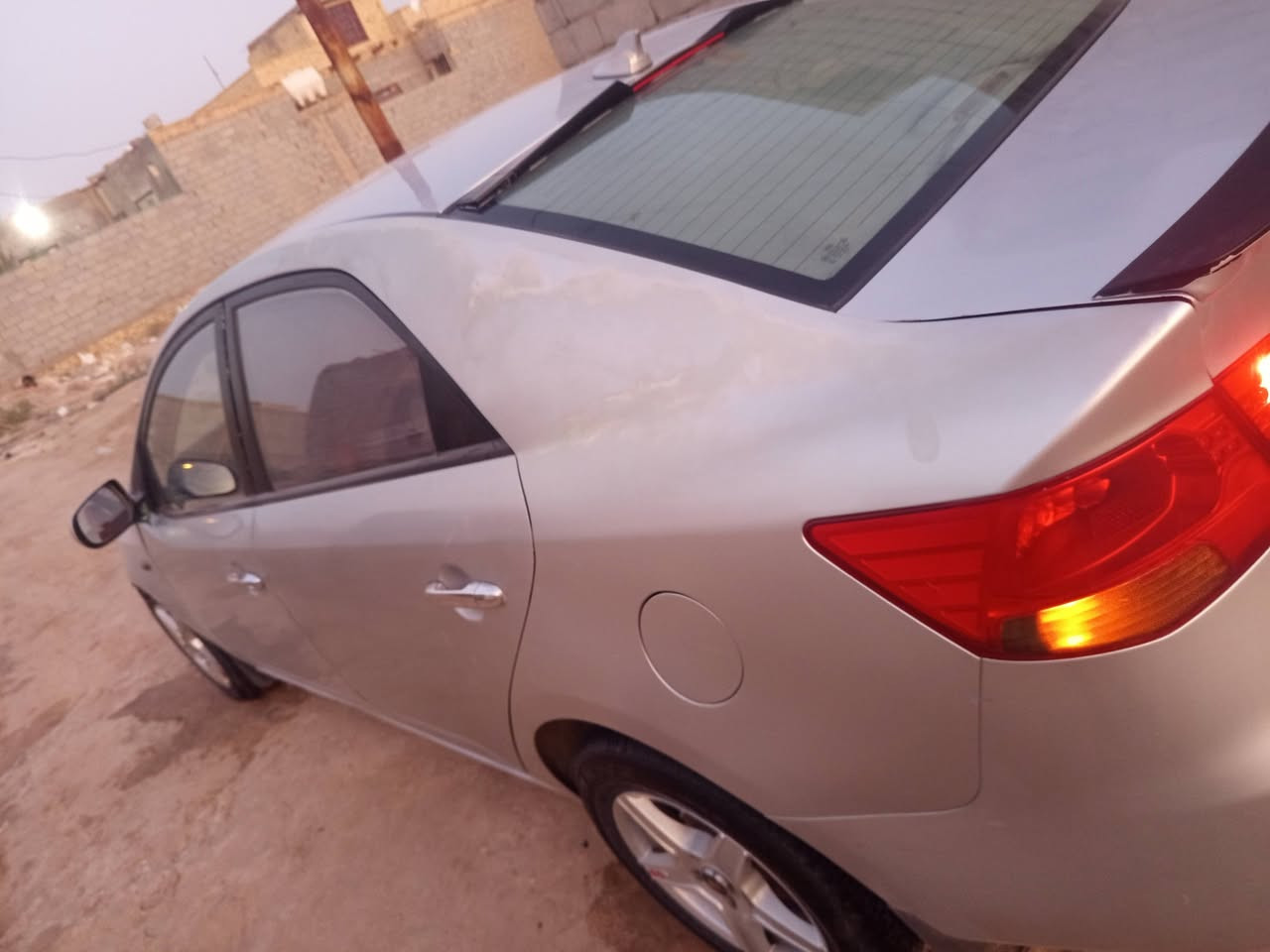 سلام عليكم سيراتو 2011كص جنطه وضربه بلباب السعر 35وبيه مجال ***********
