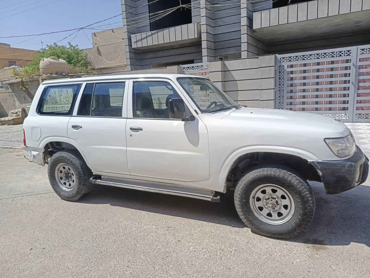 السلام عليكم 
نيسان باترول موديل 2001 باسمنه مكينه كير لوكير كهربائيات تخم تايير جديد منضومة غاز 140 لتر مصبوغه حزام جماليه مكلف بالنشر رقم صاحب السياره
الاتصال *********** 
، ***********
