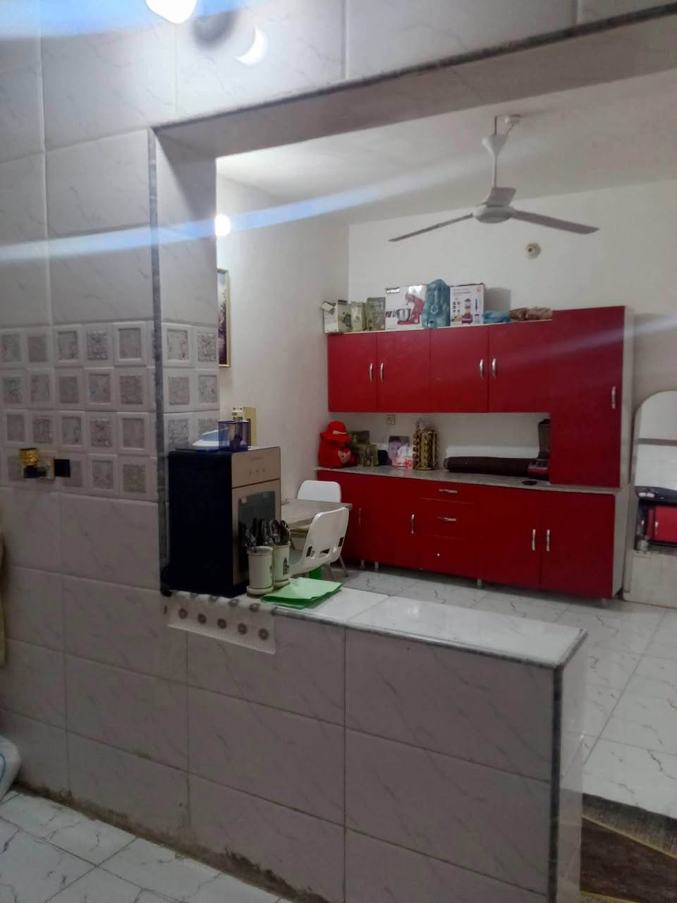 دار سكني للايجار
موقعه #حولي_الجامعه_مقابل_بيت_المرمر

مساحته 150متر 
يحتوي علئ ثلاث غرف نوم وصاله ومطبخ واستقبال وصحيات داخليه وخارجيه وطارمه

#للاستفسار_اكثر_***********
أو مراجعه مكتب السند للعقار الكائن في الجزائر شارع المطاعم مقابل مدارس التفوق الاهليه
