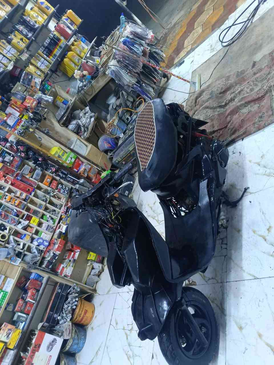 السلام عليكم من رخصه ادمن الجروب المحترم
فراشه فحل 
ما مفتوحه 
دراجه حلوه وناعمه 
هندر واحد
السعر 250بيها مجال
العنوان كوفه 

اللي يحب خلي يتصل 
مالكم علاقه بالشكل عليكم بالمحرك 
***********
