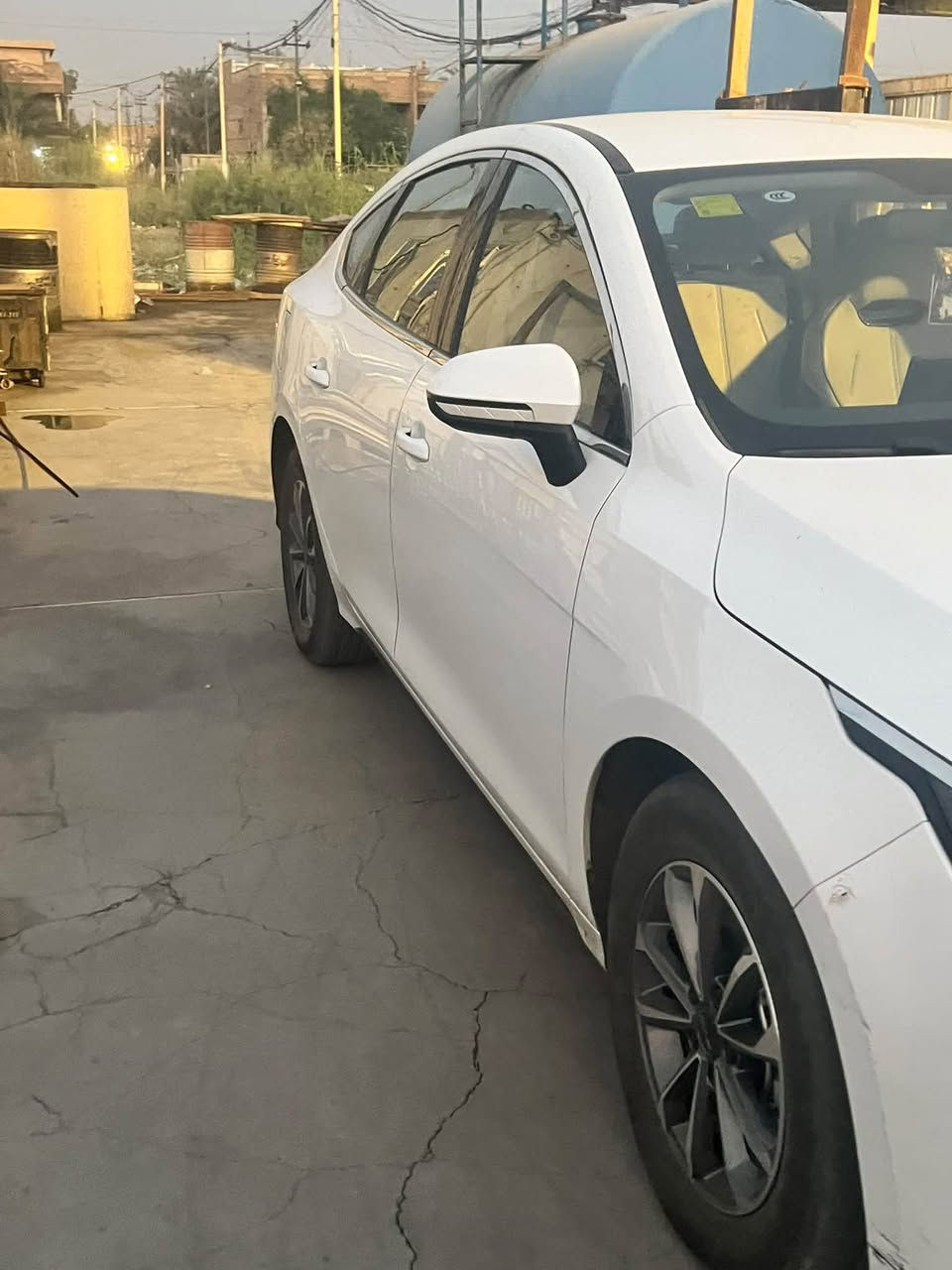 سلام عليكم بي واي دي دسترويل رقم اربيل بأسمي  ماشيهه ١١ الف  السعر ١٣٥ وبيهه مجال قليل ***********  المكان بغداد الحسينيه
