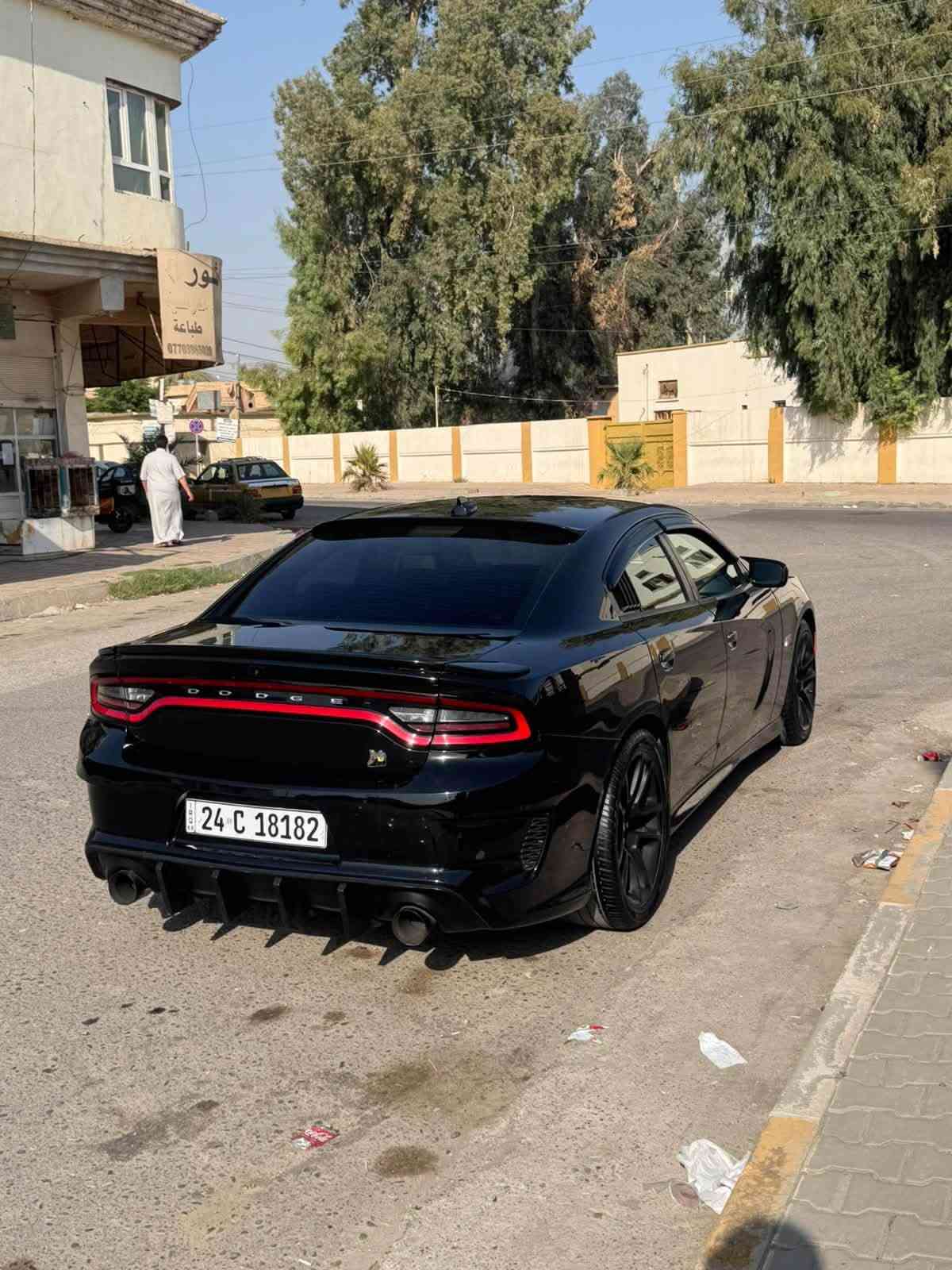 سلام عليكم ***********
السعر178وبيه مجال

جارجر XST للبيع2017رقم دهوك سنويه وهزه جديد تحويل مباشر

السياره كلين بدون حادث شرط بيه بس البونيد  محدث فقط السياره محدثه بلكامل سكات 

مكينه وكير واكسن شرط حداديه امامي وخلفي وطخم تاير شرط 

منضومه تبريد جديده  زرع عدسات السياره جاهزه من الرقم للرقم 

بيع فقط مكان السياره قضاء الشرقاط
