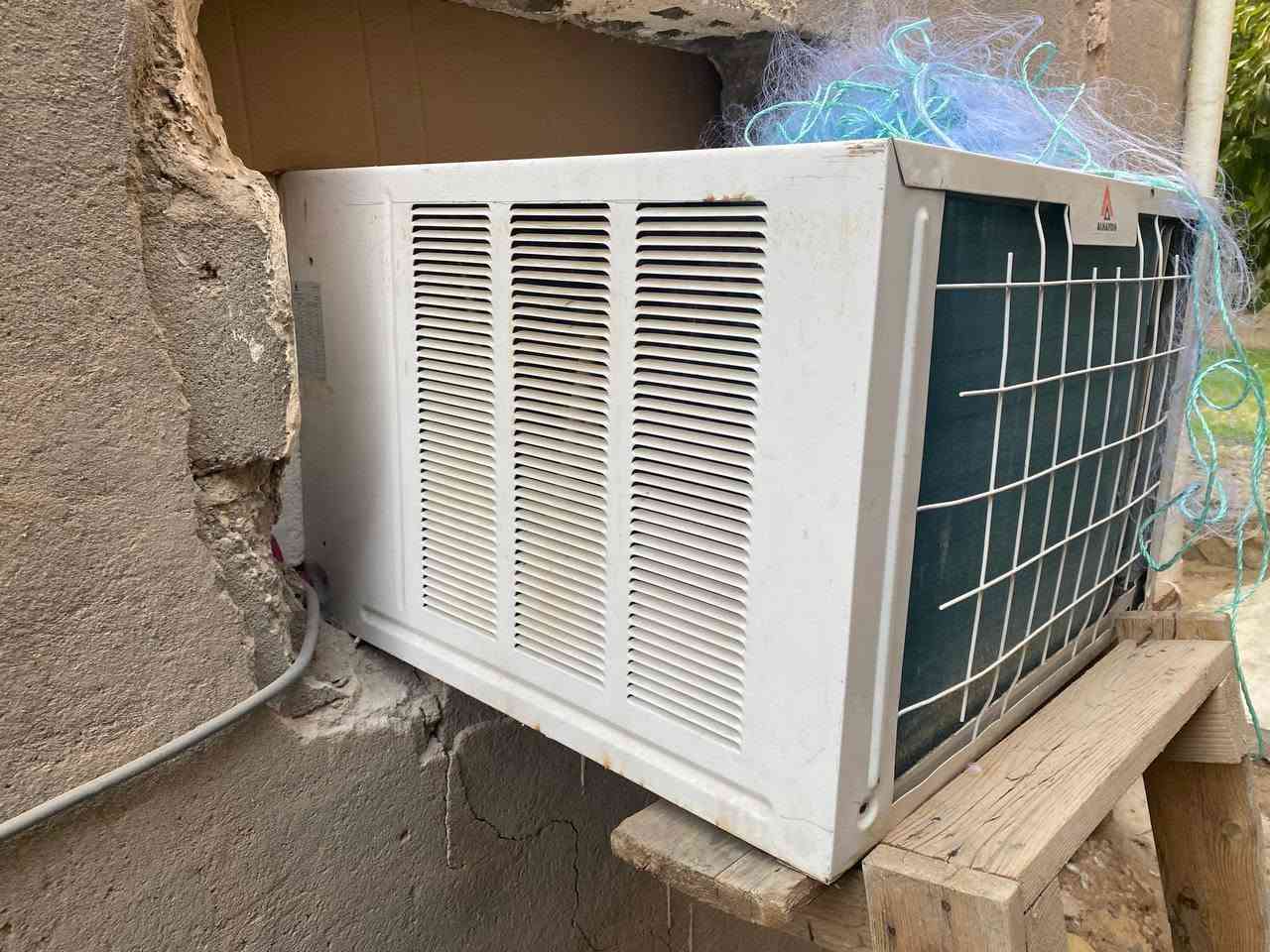 السلام عليكم مكيف للبيع العنوان عنانه هذا رقمي بي واتساب ***********
