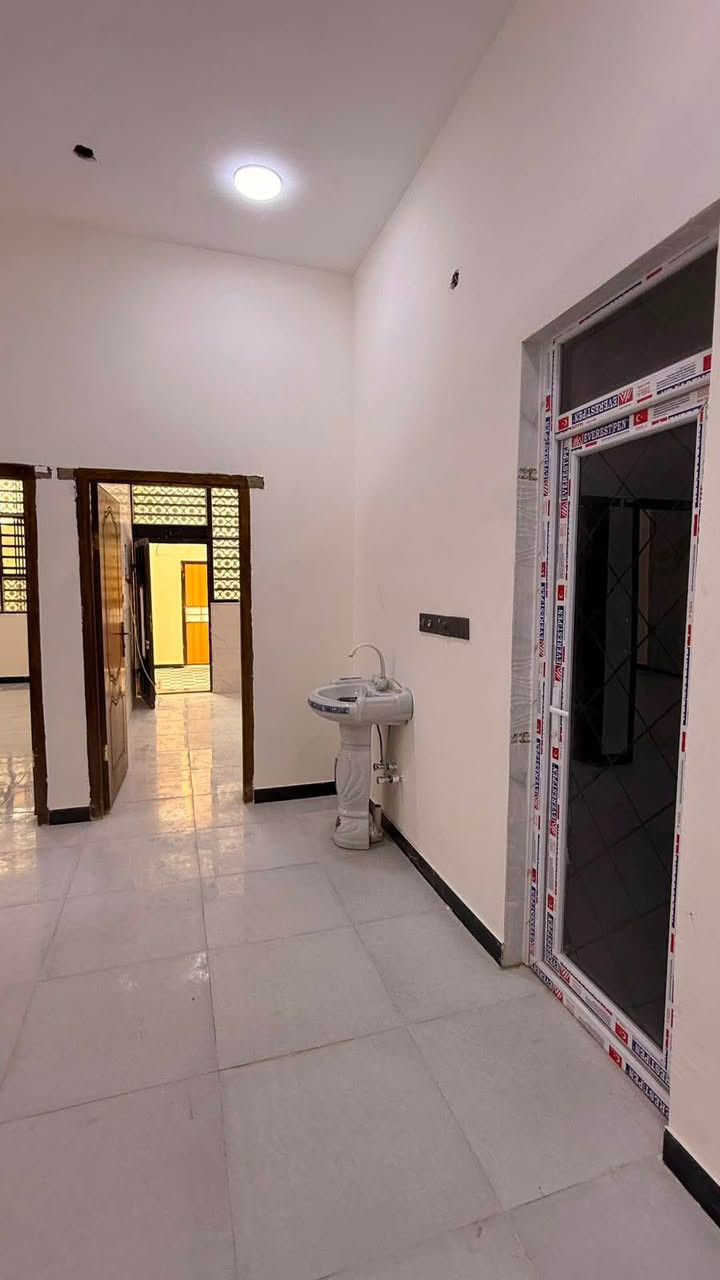 🏠 إعــــلان | إعــــلان | إعــــلان 🏠

✨ يعلن مكتب عقارات المهندس  ✨
━━━━━━━━━━━━━━━━━━

🏡 دار للبيع – مساحة 150 متر

🔹 تفاصيل الدار:
• 2 منام
• صالة كبيرة
• غرفة استقبال
• منور
• مطبخ
• صحيات داخلية وخارجية
• بناء بلوك
• بناء جديد – تسليم مفتاح 🔑

💡 متوفر كافة الخدمات:
✅ ماء
✅ كهرباء
✅ إنترنت ضوئي
✅ إنارة
✅ موقع مميز

📍 الموقع:
الجزيرة – خلف الشارع العام
خلف المحلات التجارية مباشرةً

📜 جنس العقار:
ملك صرف زراعي
سند 25 و23
باسم المكتب حصراً

💰 السعر: 115 مليون
💬 ويوجد مجال بسيط للتفاوض

━━━━━━━━━━━━━━━━━━
🏢 عنوان مكتب عقارات المهندس ***********📲 0

🌟 مكتب عقارات المهندس البصرة, العراق

