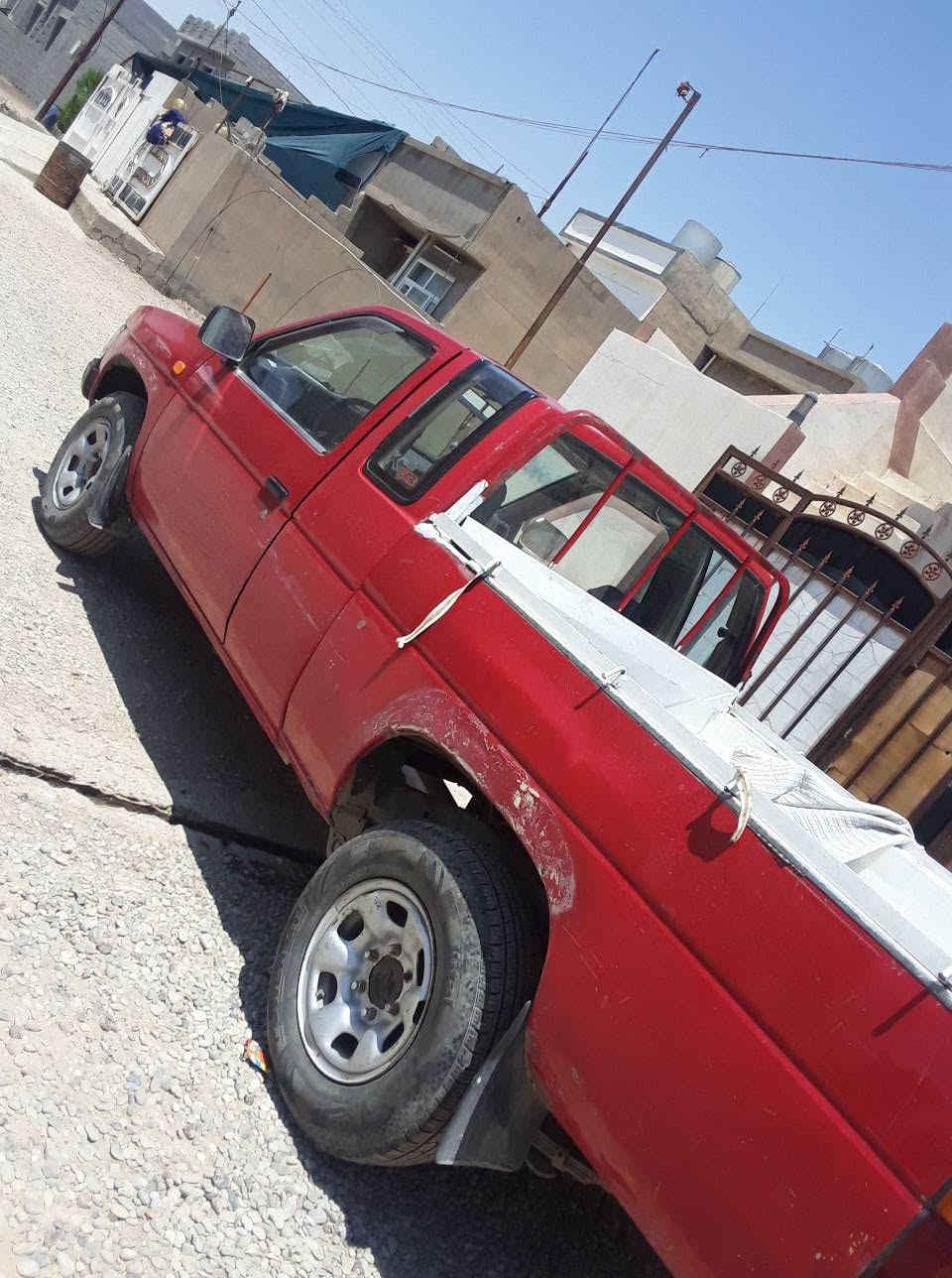 نیسان بیکاب مودێل 1990 سە نە وی قە رزارە بە شە رتی وکالە و بە ناوکردن واتا وە کالەش دە کەم سعری 27 وە رە قە *********** كركوك, العراق
