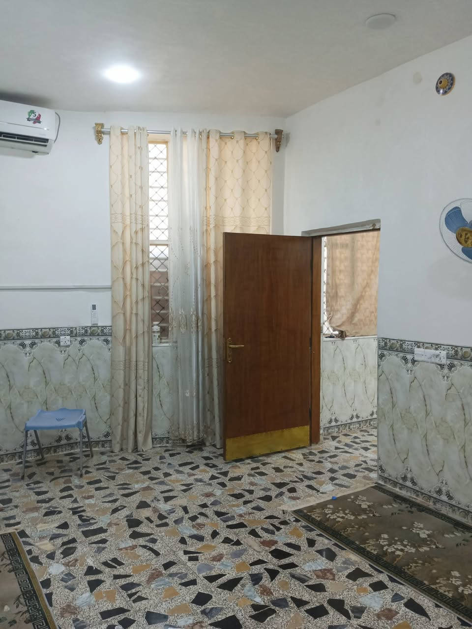 بيت للبيع خلف كلية التربية المساحة 75 غرفة صاله استقبال مطبخ وصحيات داخلية وخارجية بناء حديث للاستفسار مراجعة مكتب عقارات المصطفى شارع الخطاطين مجاور سوق الذهب
بيت للبيع خلف كلية التربية المساحة 75 غرفة صاله استقبال مطبخ وصحيات داخلية وخارجية بناء حديث للاستفسار مراجعة مكتب عقارات المصطفى شارع الخطاطين مجاور سوق الذهب 

***********
***********
