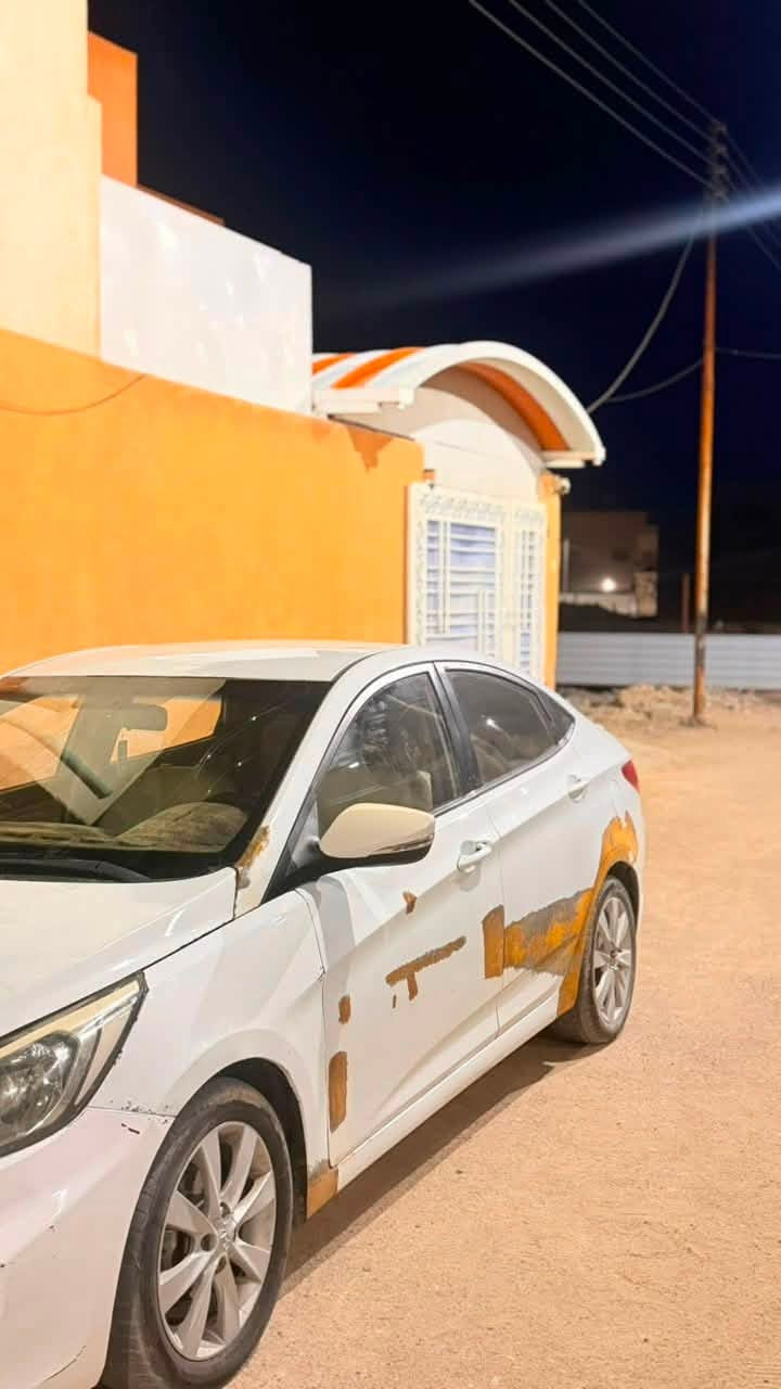 للبيع سيارة: اكسنت خليجي 2014 
•الضرر: بدي شوف العين مامكفول 
•الرقم: بصرة  راعيهة يريد تحويل 
•الايرباكات: سليمة
 الشواصي سليمة

•المواصفات :
▪️السيارة: اكسنت 
▪️الموديل: 2014
▪️المحرك: 1600دوش
▪️العداد:300 وقابلة للزيادة 
▪️حجم الويل: 16  
▪️غرفة السيارة : كشنات السيارة مخمل 
▪️شاشة الدشبول حجم كبير للتحكم بايعازات السيارة 
▪️اشاير بالمرايا الجانبية
▪️تحكم ستيرن جهتين بلوتوث وحاكية وكروس سرعة 
▪️نظام ABS مانع انزلاق
 
ملاحظة السيارة كوم حديد اكفل فقط رسميات 
البدي شوف العين مسمكر يحتاج فقط صبغ 
حدادة 70‎% محرك مفتوح والباقي شوف العين 
السعر المطلوب:62مع المجال قليل 
مكان السيارة البصرة ابو الخصيب 
 
الاتصال على ‭***********
متواجد واتساب
