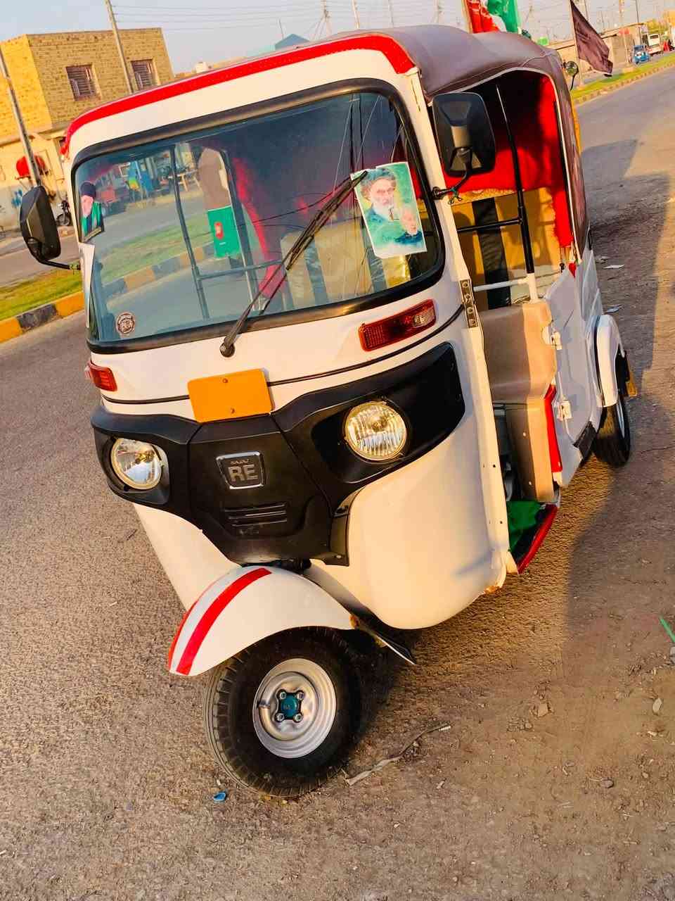 سلام عليكم شباب تكتكً البيع 22وراق وكيل سيد وسام تكتكً جاهزه ما ذب عليه ربع دينار كبل الشارع مكاني المجر سعر 6 و300 وبيه مجال ***********
