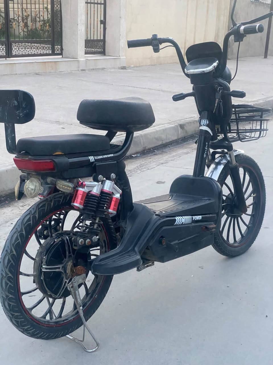 سلام عليكم مأطور حجم 20 يعوزه بطاريات وشويا ترتيب سعر 60قفلو عنواني موصل جانب الأيسر *********** بي واتساب ملاحضه ابيعو فحم
