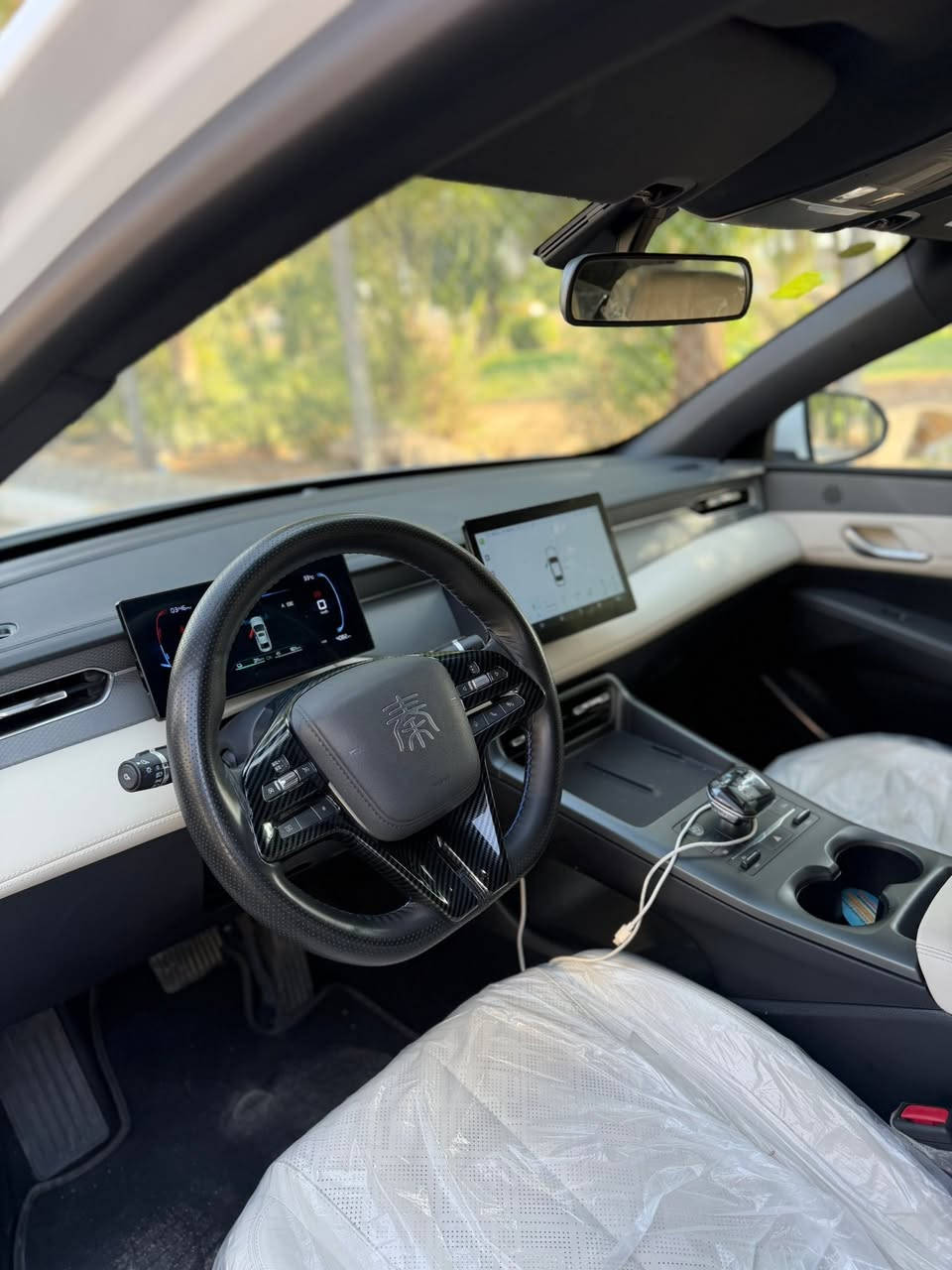 السلام عليكم
بي واي دي كن بلاص byd qin plus 2025

مواصفات معروفة 

داخل ابيض المرغوب

ماشية 4 الف كيلومتر

سياره جديده بمعنه الكلمه بيها طخه ب حافة البنيد وبيها شخط بل دعاميه الخلفيه فقط باقي السياره مكفوله

مكان السياره بغداد

للتواصل ***********
